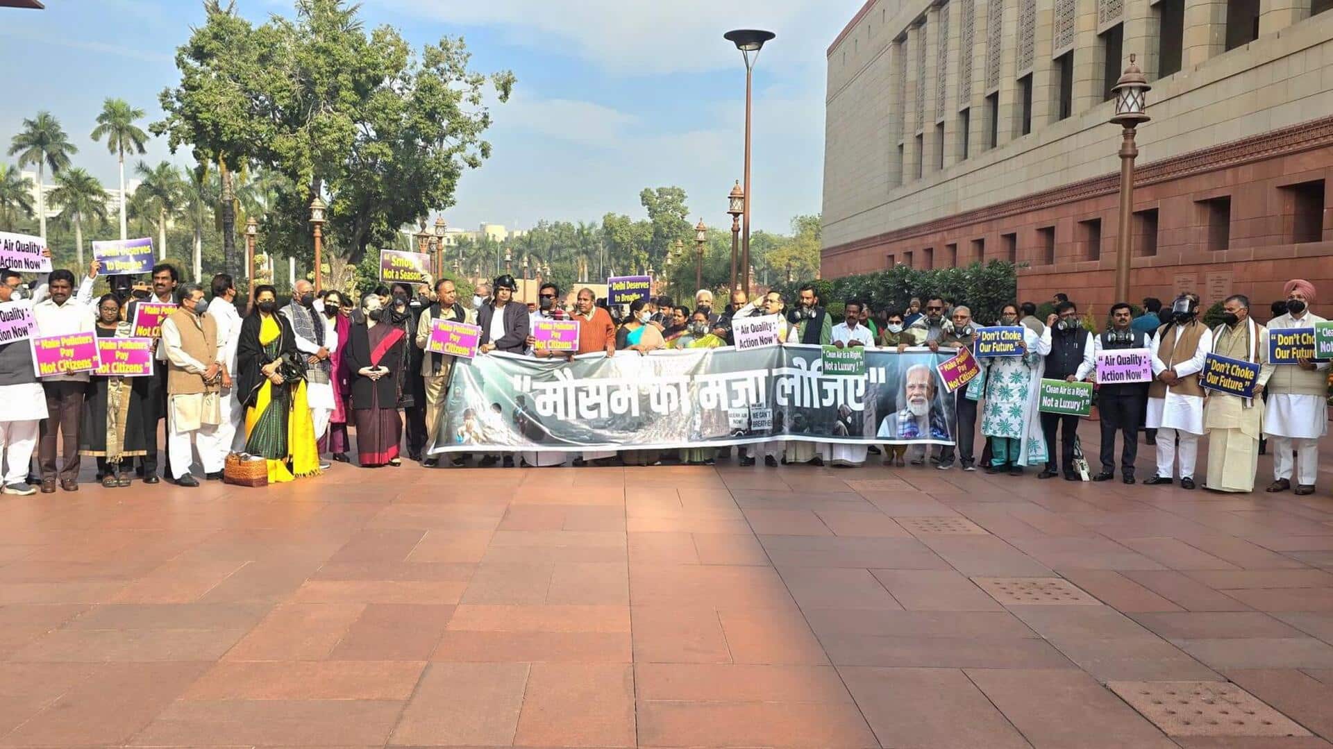 संसद परिसर में वायु प्रदूषण को लेकर प्रदर्शन, सोनिया गांधी बोलीं- सरकार को कुछ करना चाहिए