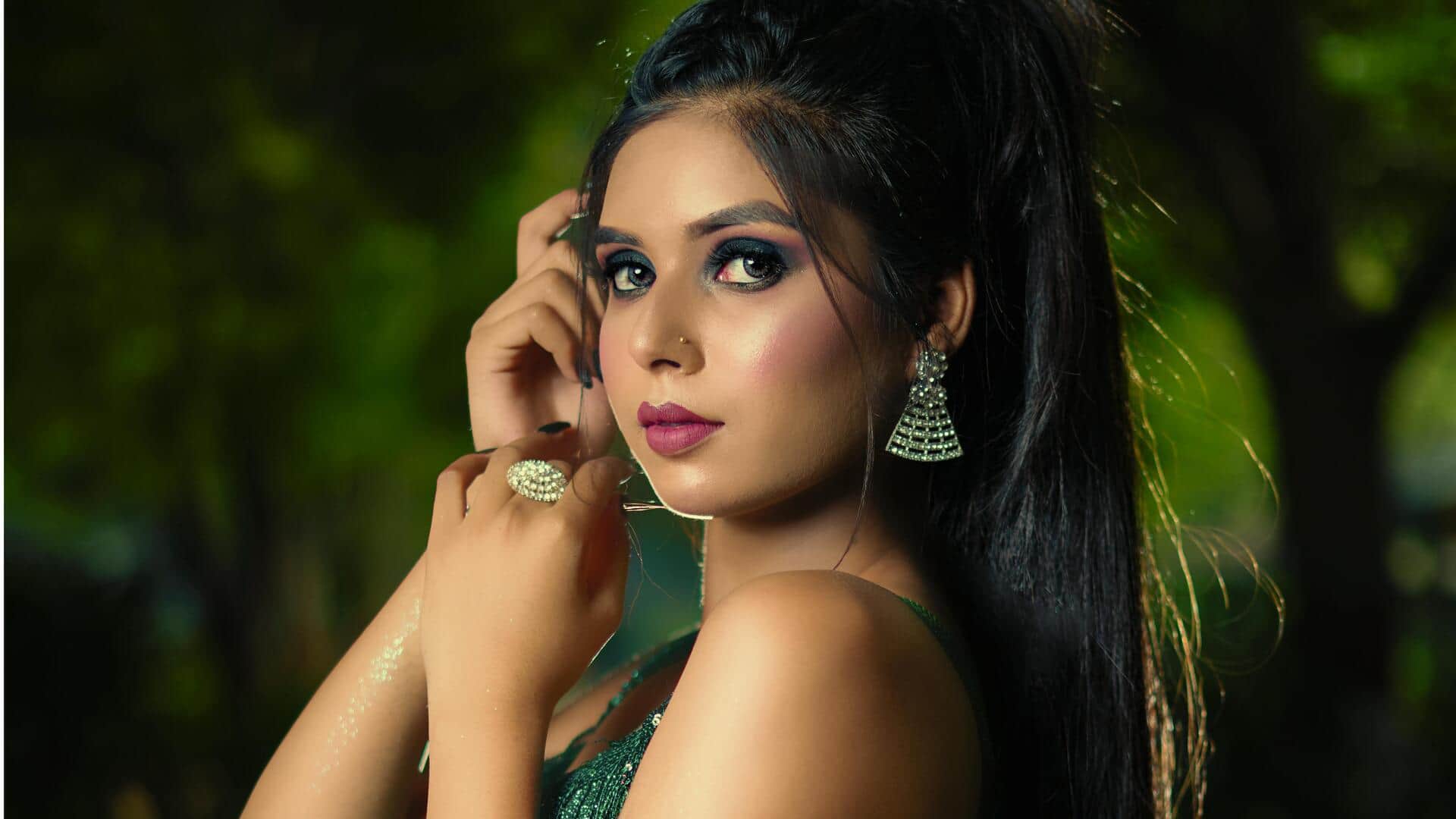 पारंपरिक गहनों को आधुनिक कपड़ों के साथ पहनने के 5 तरीके, जो देंगे ट्रेंडी लुक