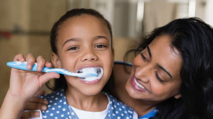 उम्र से पहले बच्‍चों के दांत नहीं होंगे खराब, बस इन बातों का ध्यान रखें