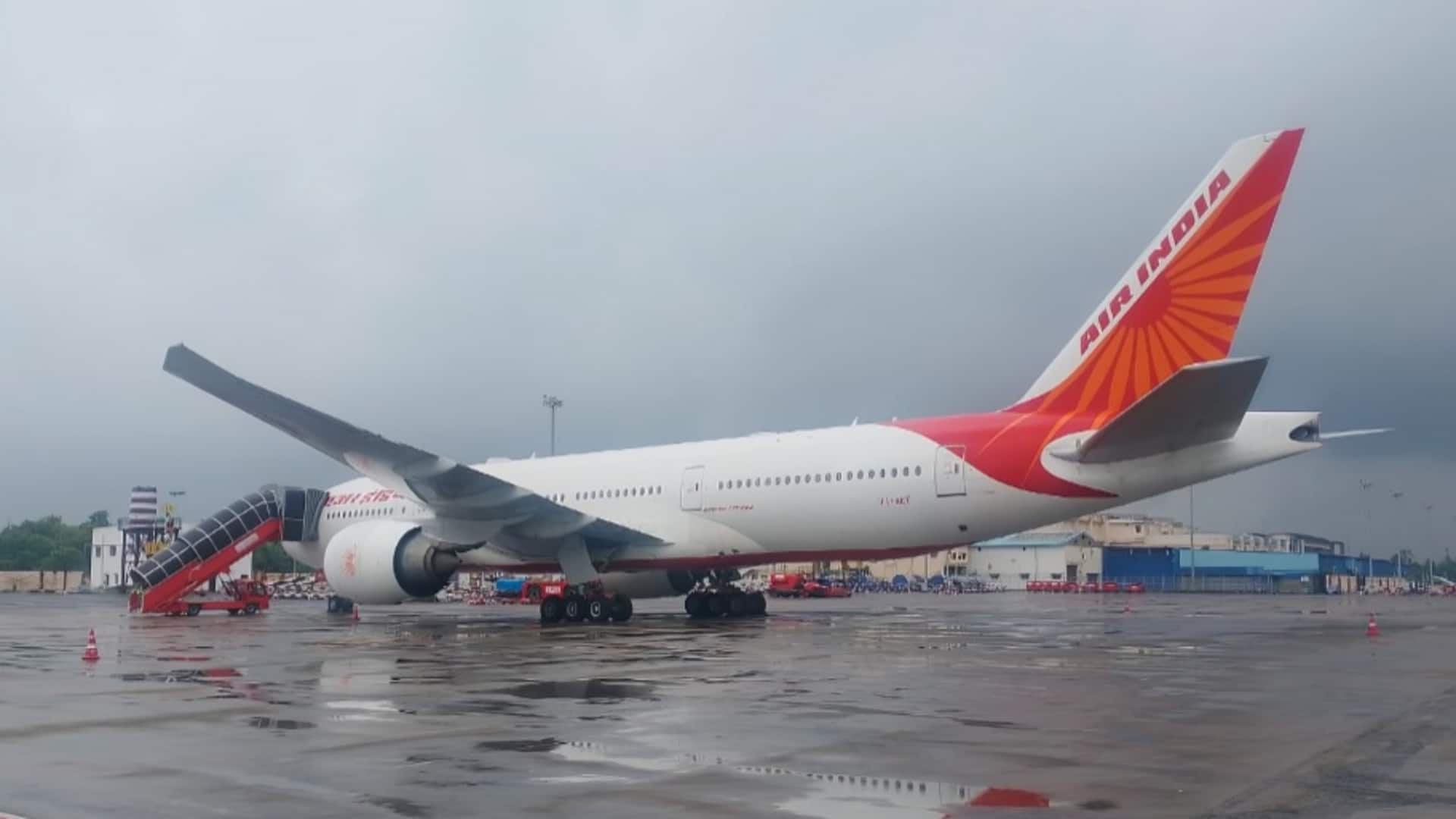 एयर इंडिया की दिल्ली से पेरिस जाने-आने वाली 2 अंतरराष्ट्रीय उड़ानें रद्द, यात्री परेशान एयर इंडिया की दिल्ली से पेरिस जाने-आने वाली 2 अंतरराष्ट्रीय उड़ानें रद्द, यात्री परेशान