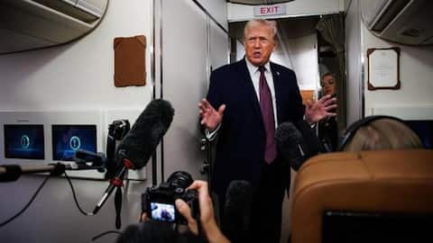 डोनाल्ड ट्रंप का एयर फोर्स वन दावोस जाते समय बीच आसमान से वापस लौटा, जानिए कारण