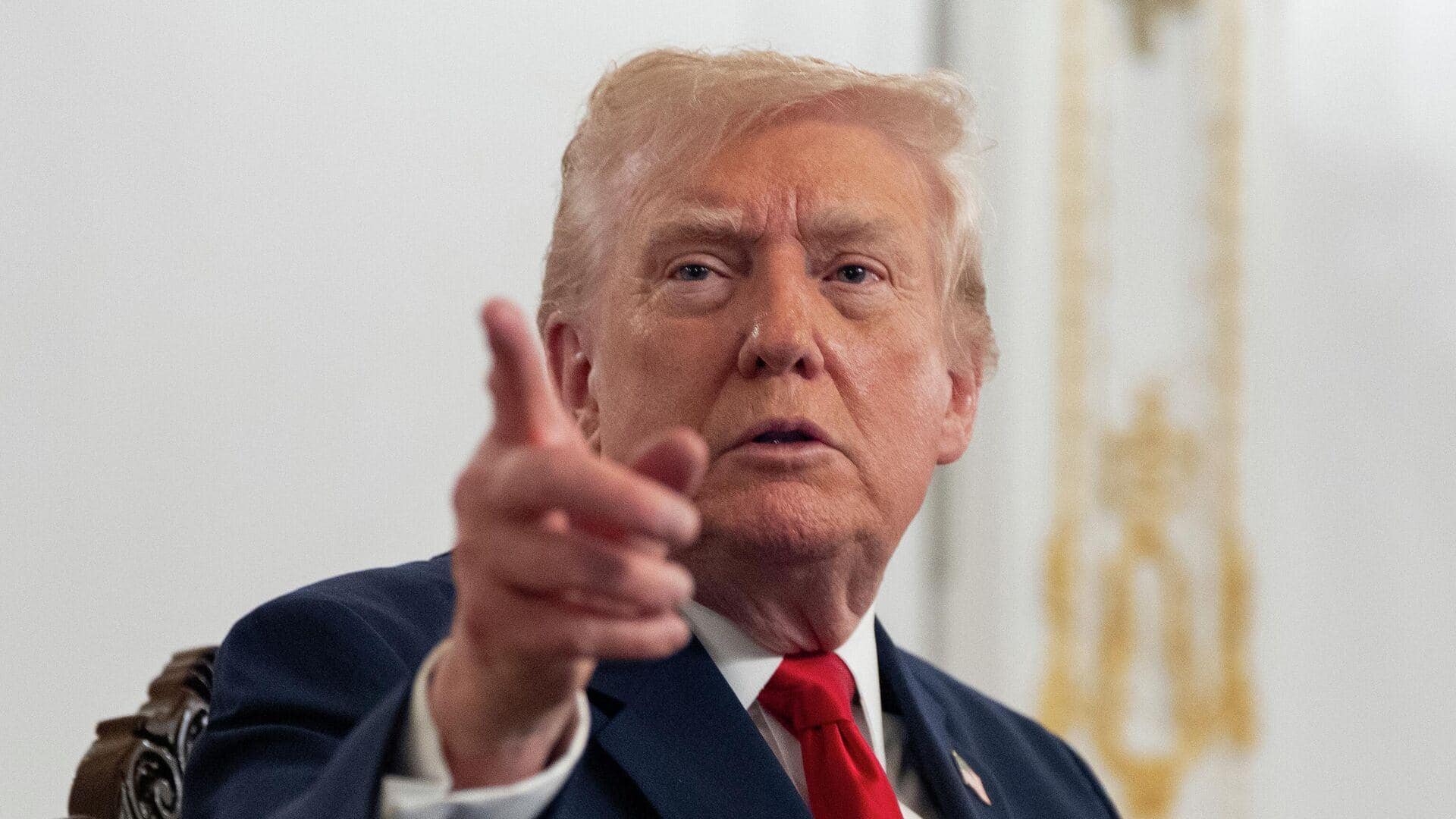 अमेरिका-ईरान तनाव: डोनाल्ड ट्रंप ने युद्धविराम बढ़ाया, लेकिन नाकेबंदी जारी रहेगी