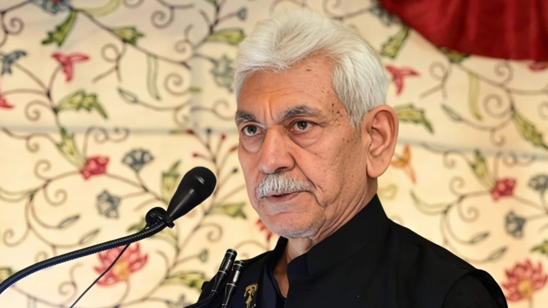 जम्मू-कश्मीर के उपराज्यपाल ने 3 कर्मचारियों को बर्खास्त किया, आतंकी संगठनों से थे संबंध