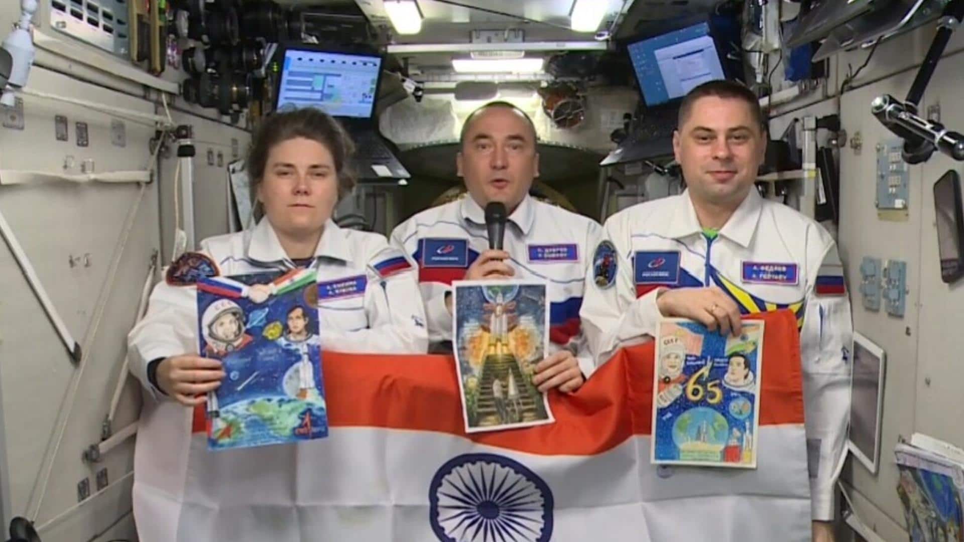स्वतंत्रता दिवस से पहले ISS पर तिरंगा, रूसी अंतरिक्ष यात्रियों ने दी भारत को बधाई