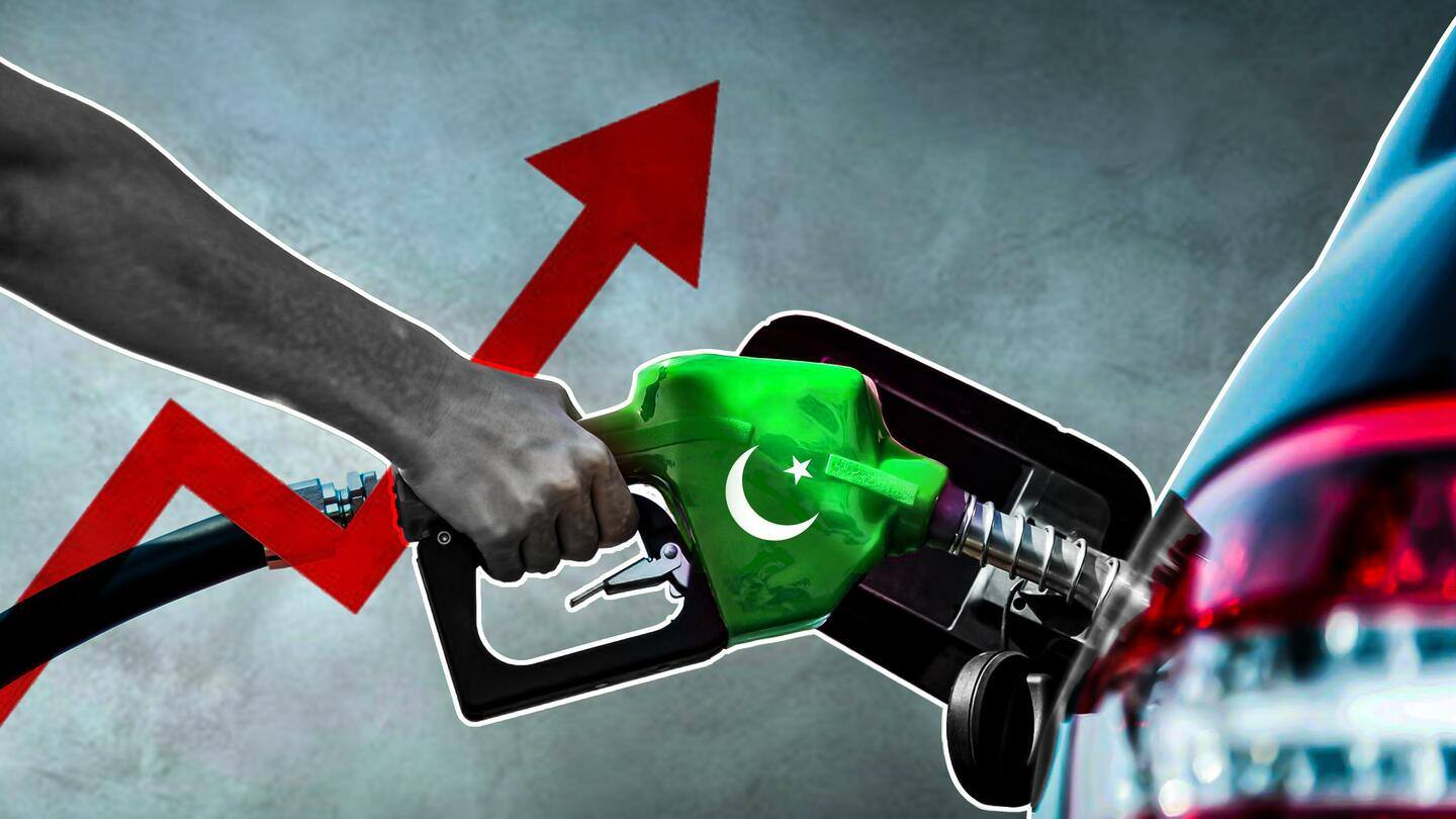 पाकिस्तान में पेट्रोल और डीजल की कीमतों में 35 रुपये प्रति लीटर की बड़ी वृद्धि