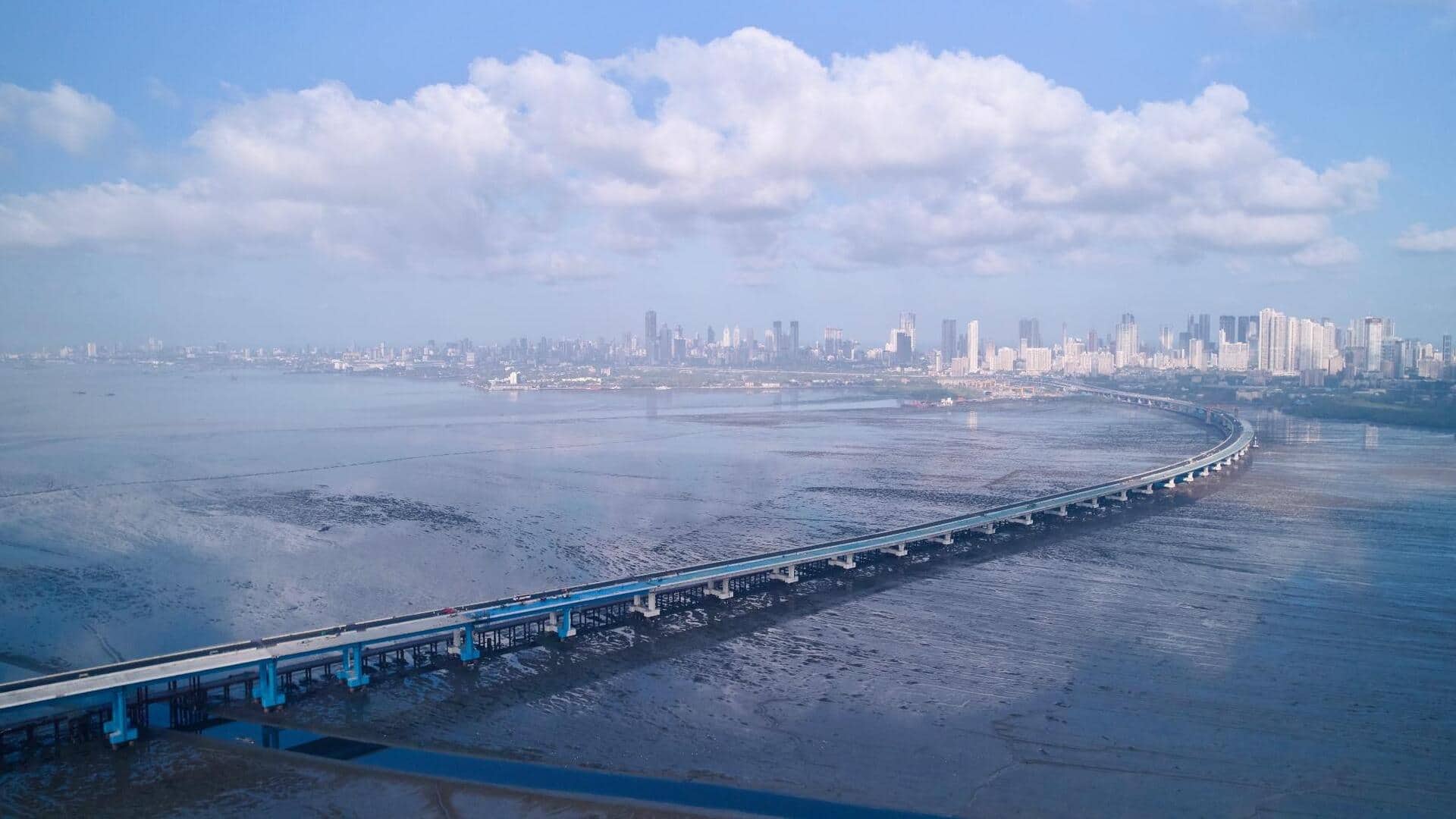 महाराष्ट्र: समुद्र के ऊपर बना देश का सबसे बड़ा पुल लगभग तैयार, दिसंबर में होगा शुरू