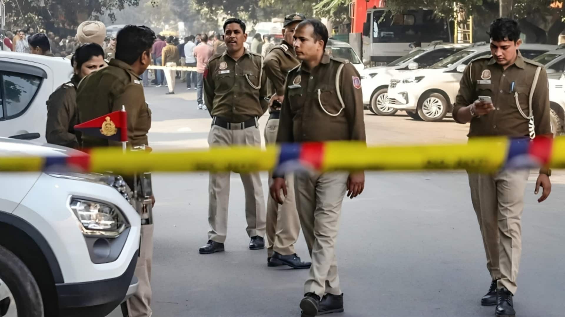 दिल्ली: IRS अधिकारी की बेटी का शव कमरे में मिला, रेप के बाद हत्या का शक