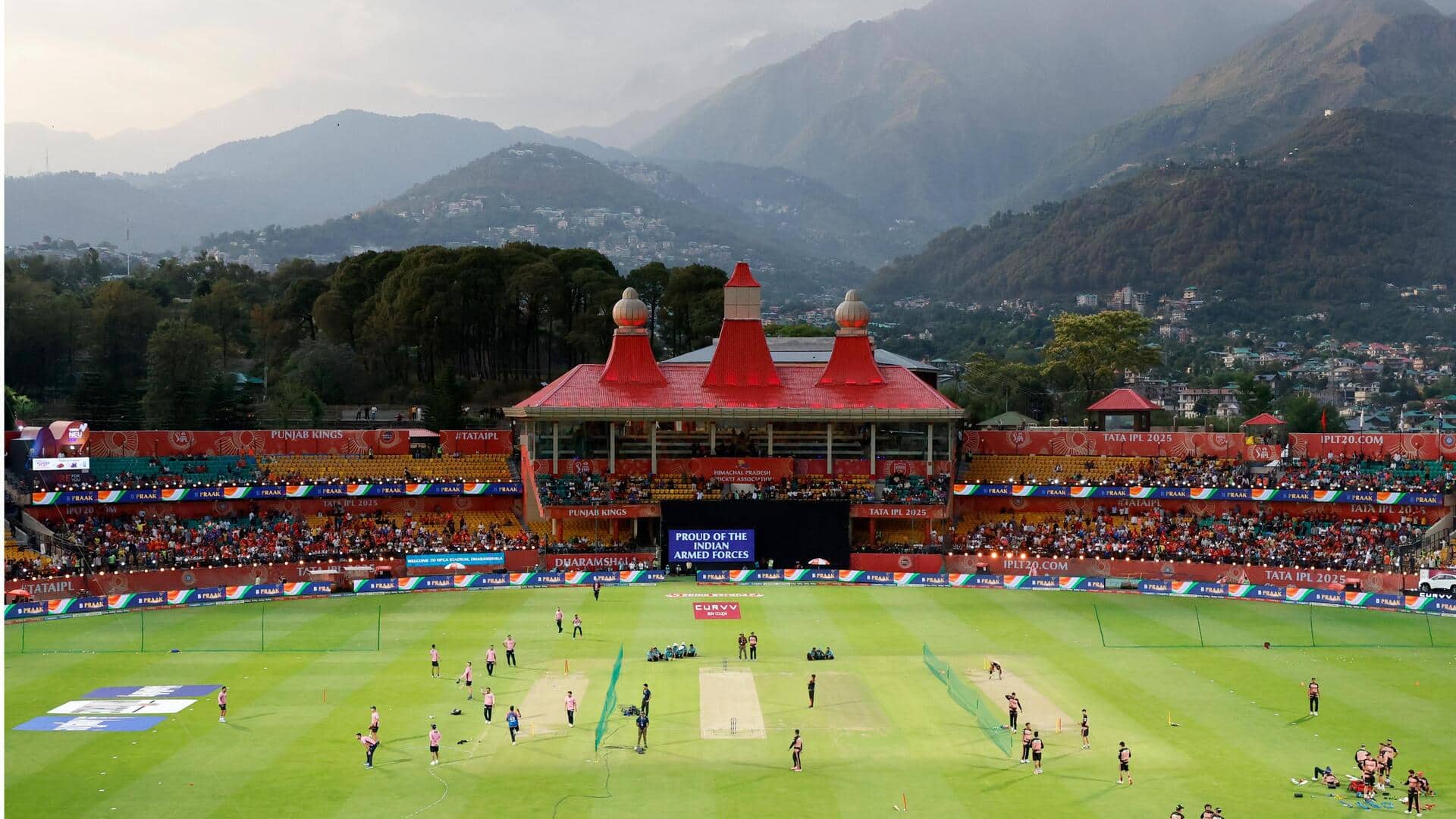 IPL 2025: भारत और पाकिस्तान के तनाव के कारण एक हफ्ते तक स्थगित हुआ टूर्नामेंट IPL 2025: भारत और पाकिस्तान के तनाव के कारण एक हफ्ते तक स्थगित हुआ टूर्नामेंट