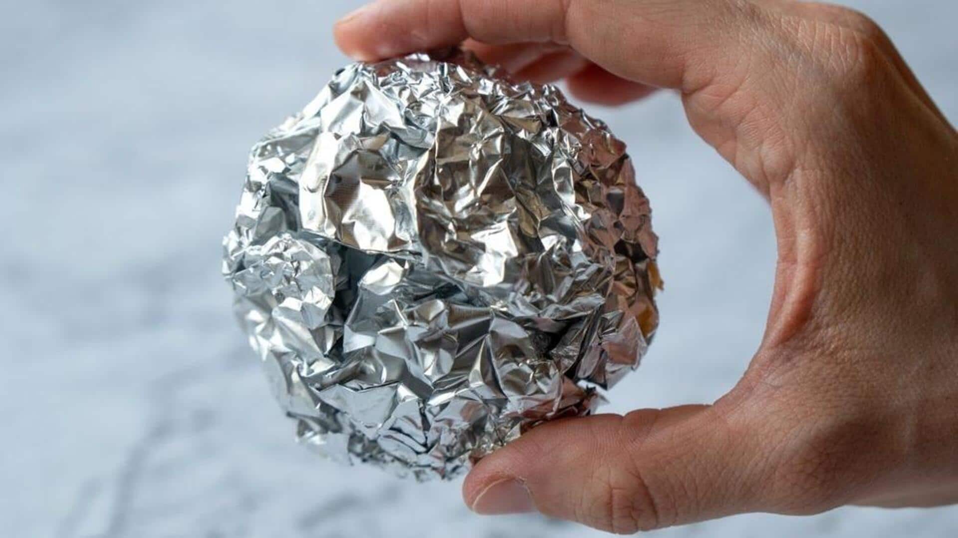 इस्तेमाल की गई एल्युमिनियम फॉयल को न फेंके, ऐसे करें इसका इस्तेमाल