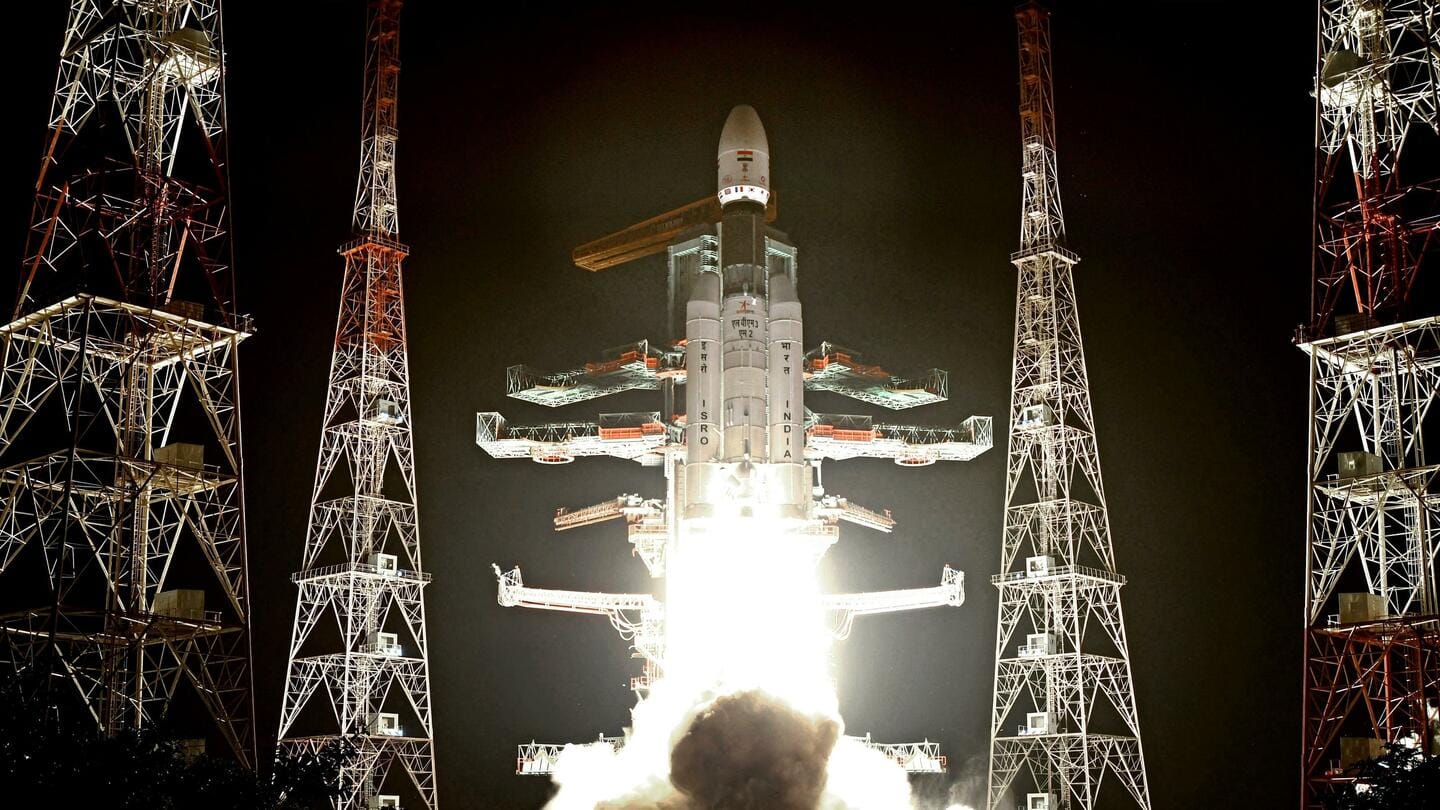 ISRO ने सफलतापूर्वक एक साथ लॉन्च किए 36 सैटेलाइट, चंद्रयान-3 को लेकर भी सामने आई जानकारी