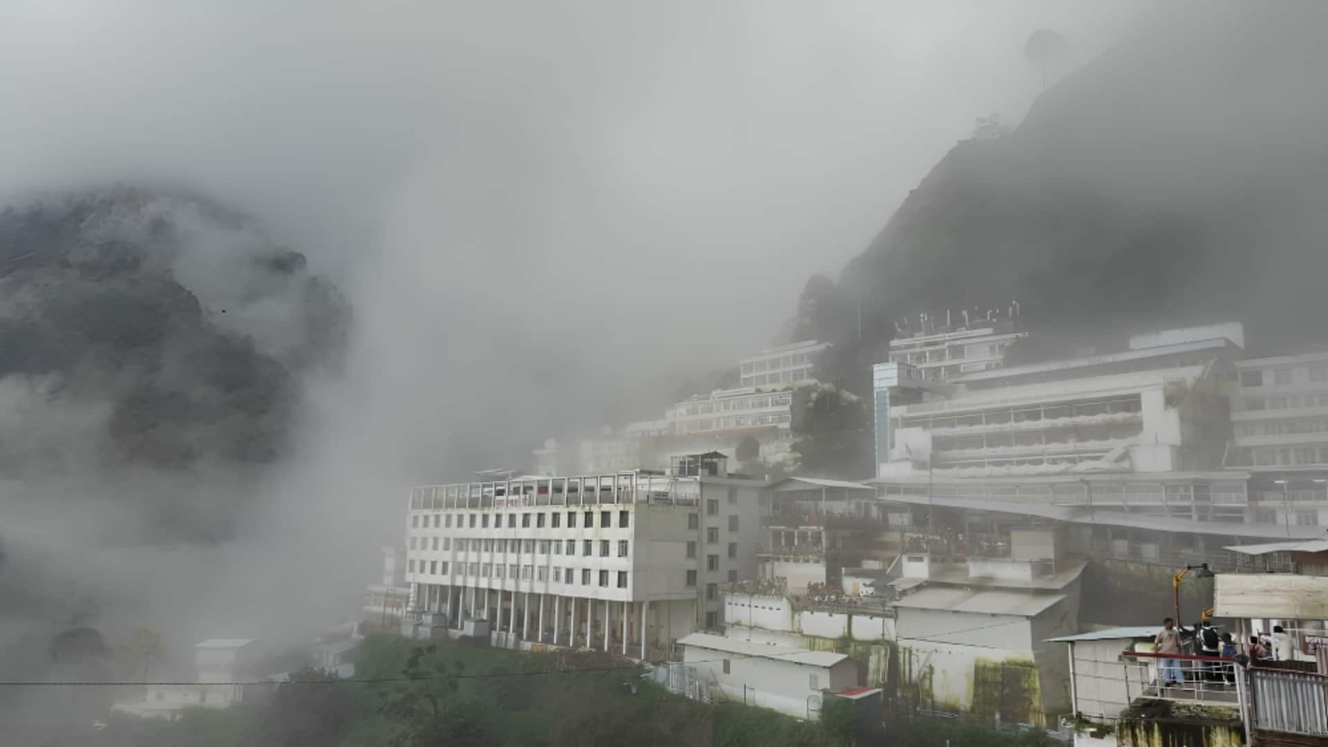 जम्मू-कश्मीर: माता वैष्णो देवी मार्ग पर अर्धकुंवारी के पास भूस्खलन, 5 की मौत; 14 घायल