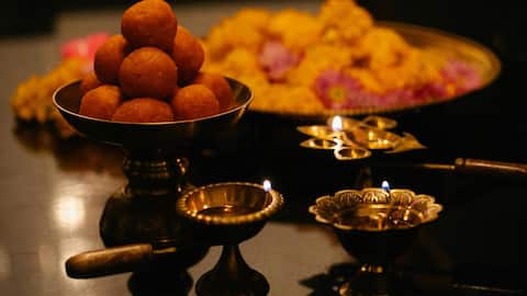 दिवाली के पारंपरिक पकवानों को ऐसे उनके पौष्टिक विकल्पों से बदलें, नहीं बढ़ेगा आपका वजन