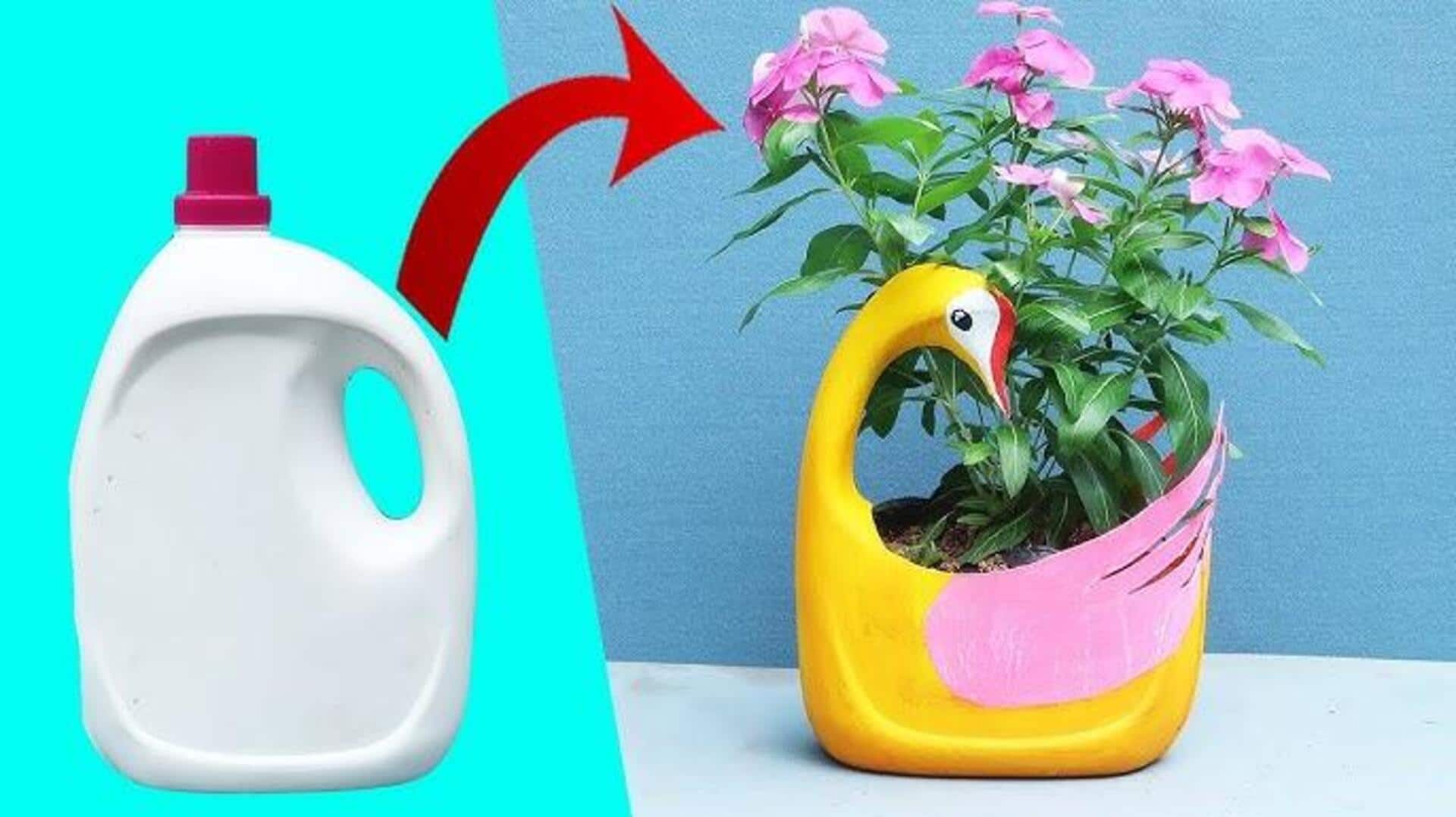तेल की खाली कैन से बनाएं ये 5 चीजें, आसान है तरीका तेल की खाली कैन से बनाएं ये 5 चीजें, आसान है तरीका