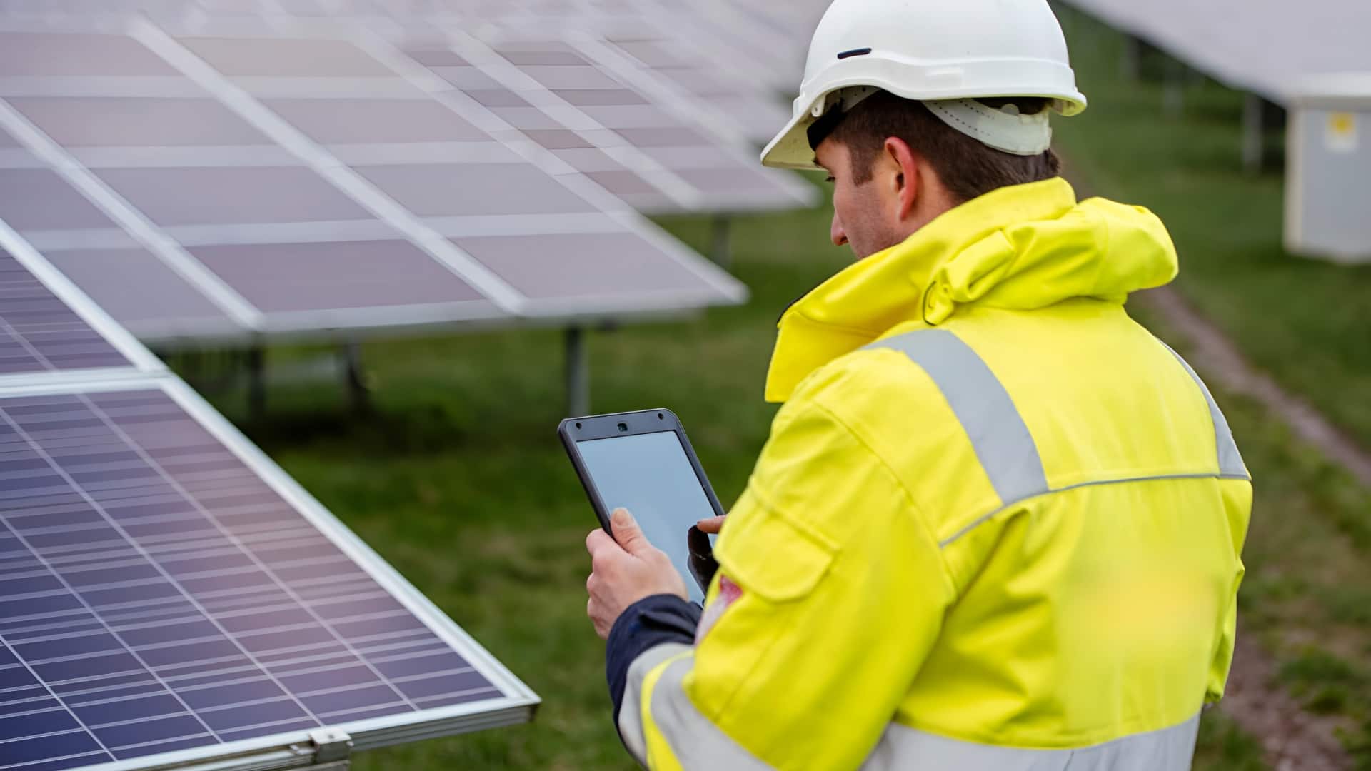 सोलर प्लांट की बढ़ाना चाहते हैं कार्यक्षमता? ये AI टूल हो सकते हैं उपयोगी 