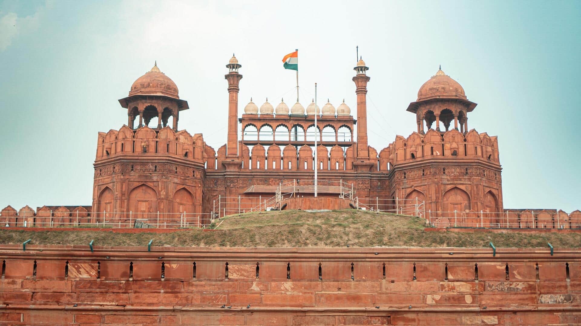 जंतर-मंतर से लाल किले तक: दिल्ली की 5 ऐतिहासिक और खूबसूरत जगहें