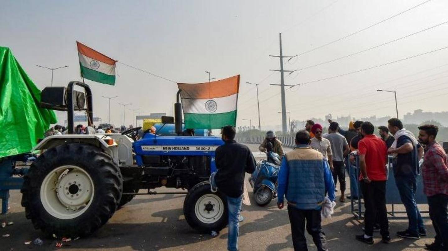 KMP टोल प्लाजा पर जाम लगाकर बैठे प्रदर्शनकारी किसान KMP टोल प्लाजा पर जाम लगाकर बैठे प्रदर्शनकारी किसान