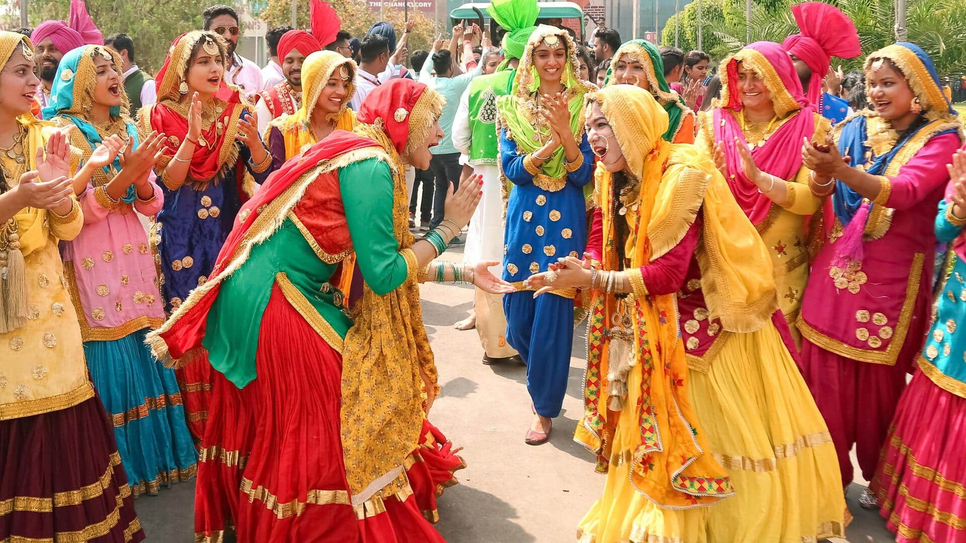 पंजाब की पहचान माने जाते हैं ये 5 डांस फॉर्म, इनके बारे में जानिए