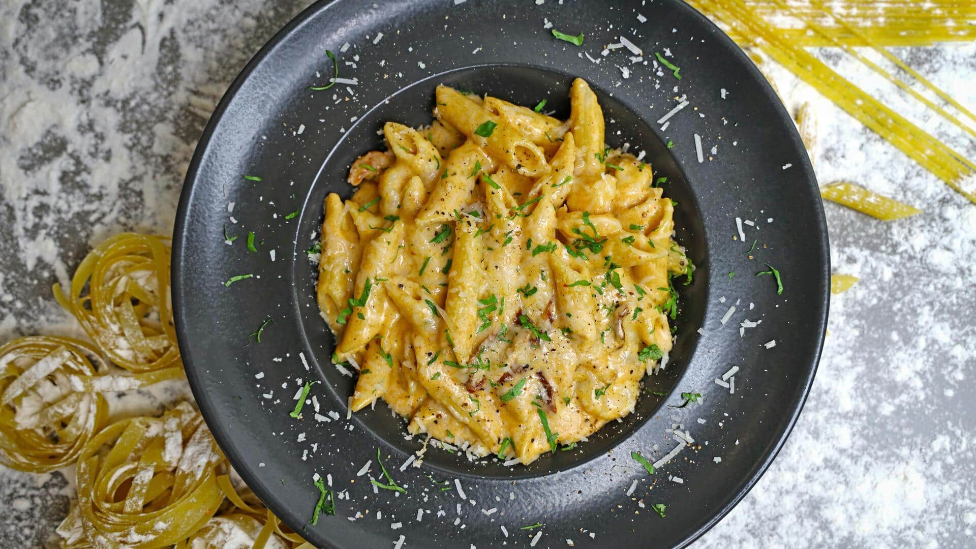 पास्ता के शौकीन हैं तो घर पर बनाकर खाएं ये 5 व्यंजन, आसान हैं रेसिपी