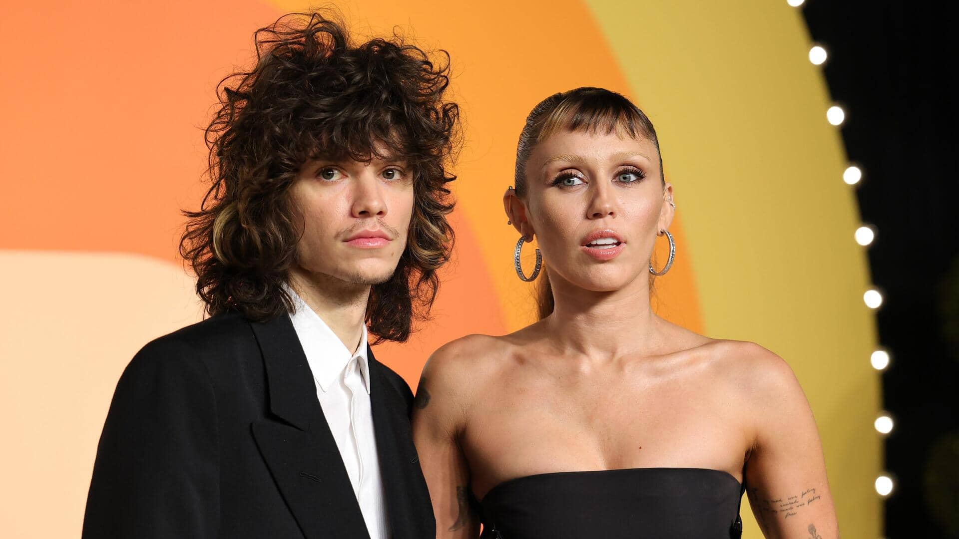 मशहूर गायिका माइली साइरस ने बॉयफ्रेंड मैक्स मोरांडो संग कर ली सगाई? तस्वीरों से मिला संकेत