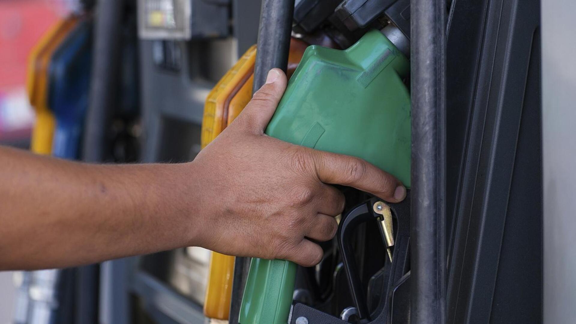 पेट्रोल-डीजल की कीमतें: 11 फरवरी के लिए जारी हुए नए दाम, जानें कहां-कहां गिरावट आई  