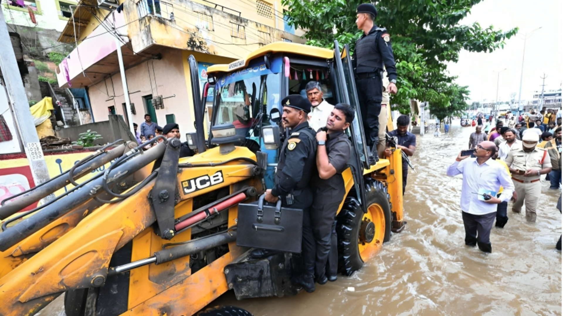 आंध्र प्रदेश: छात्रों ने जेब खर्च बाढ़ पीड़ितों को दे दिया दान, मुख्यमंत्री ने की सराहना