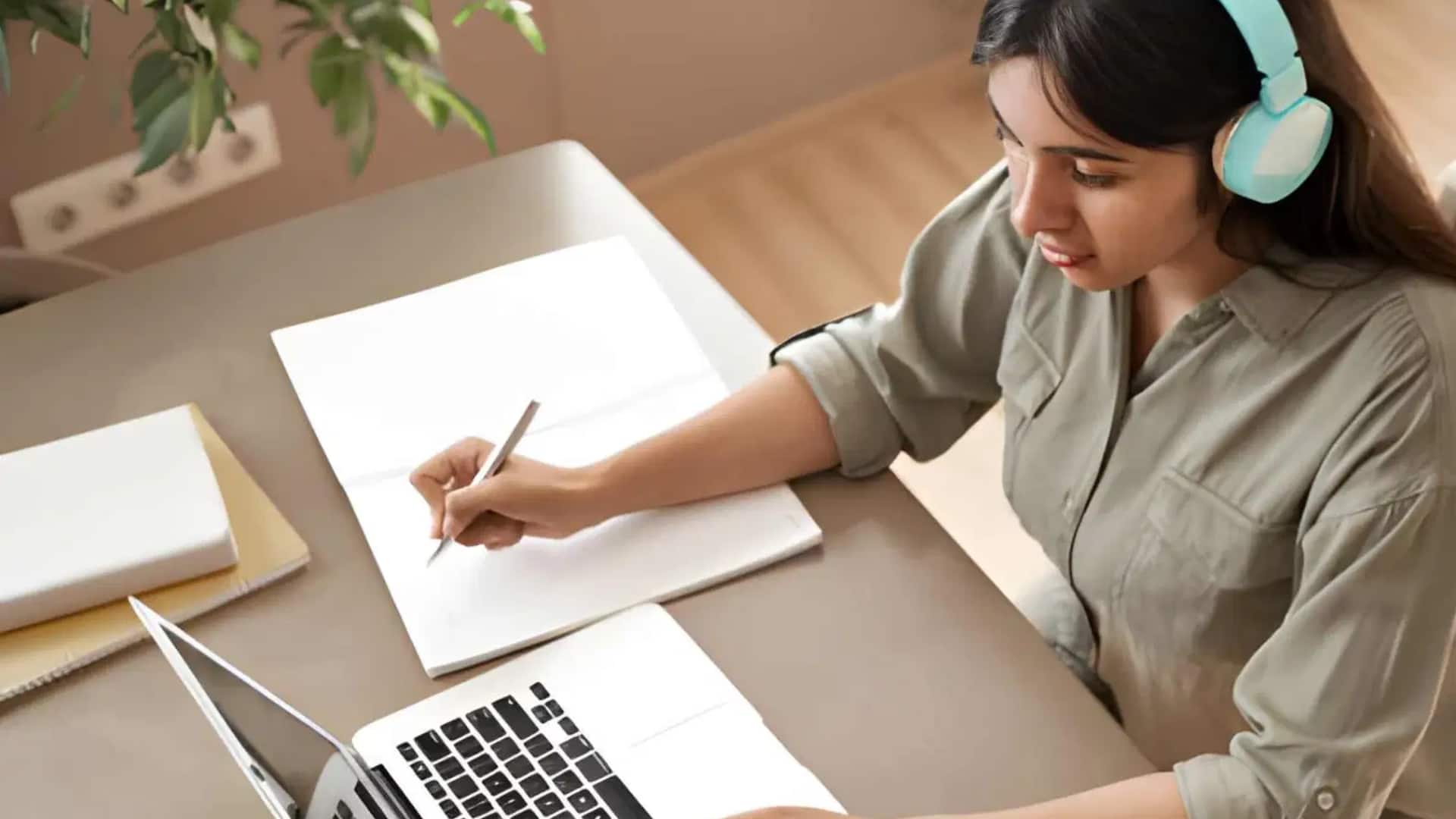 पढ़ने की रफ्तार और समझ बढ़ाने में कमाल हैं ये 5 AI टूल्स