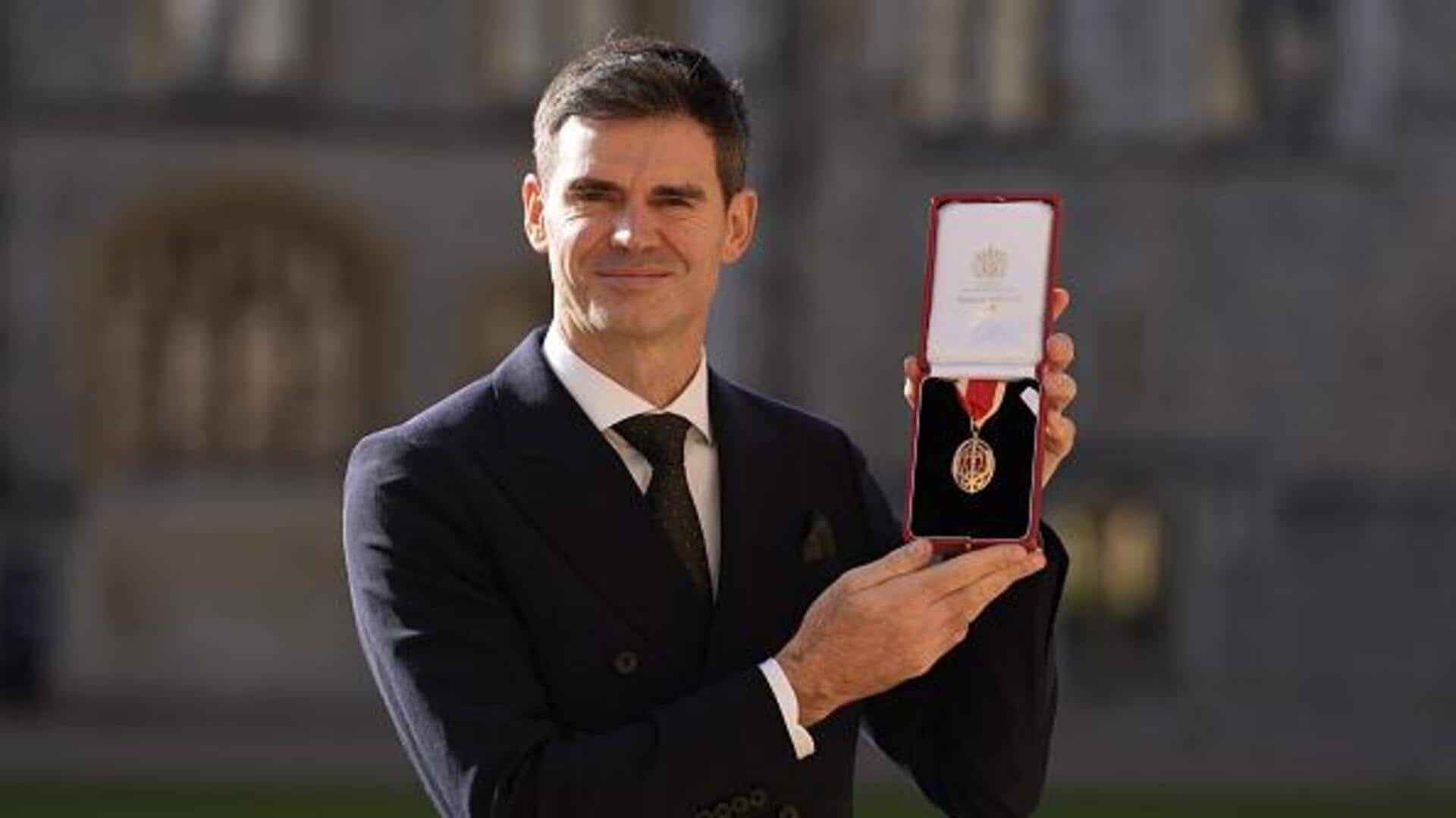 इंग्लैंड के पूर्व तेज गेंदबाज जेम्स एंडरसन को मिला नाइटहुड सम्मान इंग्लैंड के पूर्व तेज गेंदबाज जेम्स एंडरसन को मिला नाइटहुड सम्मान