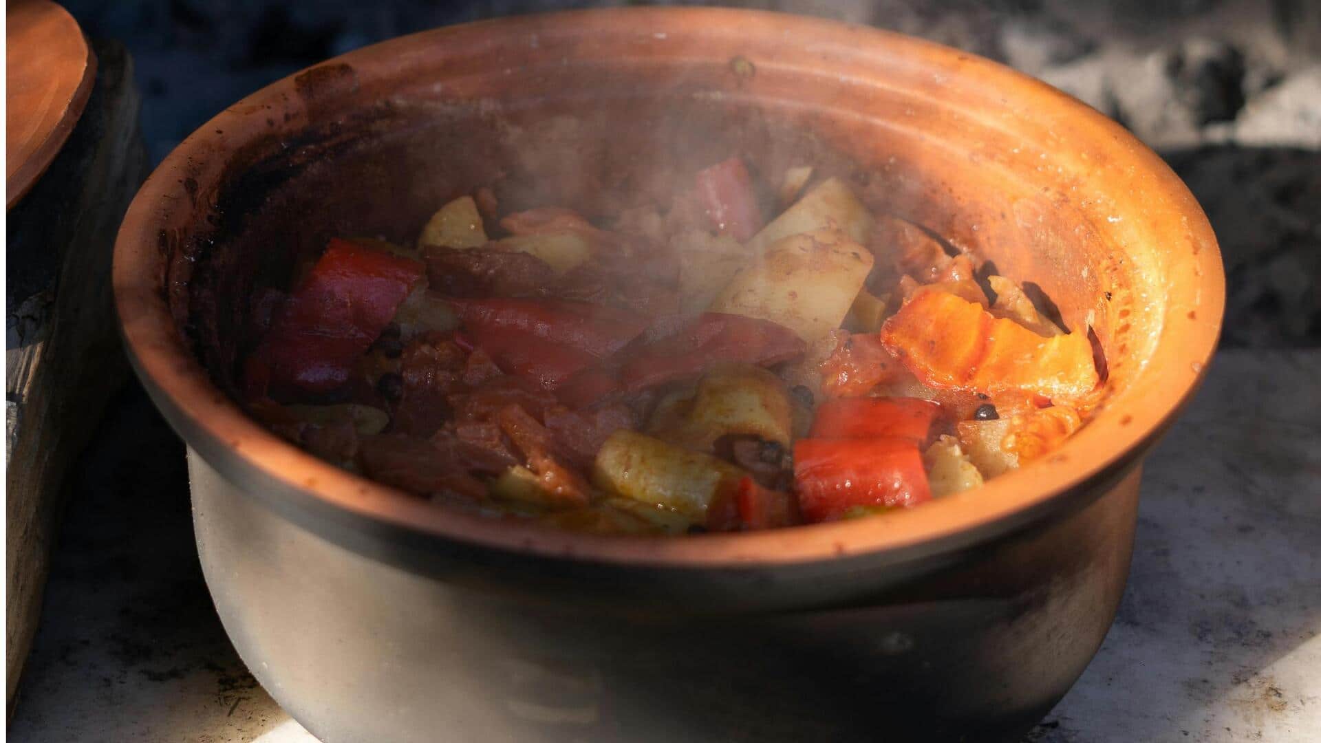 मिट्टी के बर्तन में खाना बनाना क्यों है अच्छा? जानिए 5 कारण