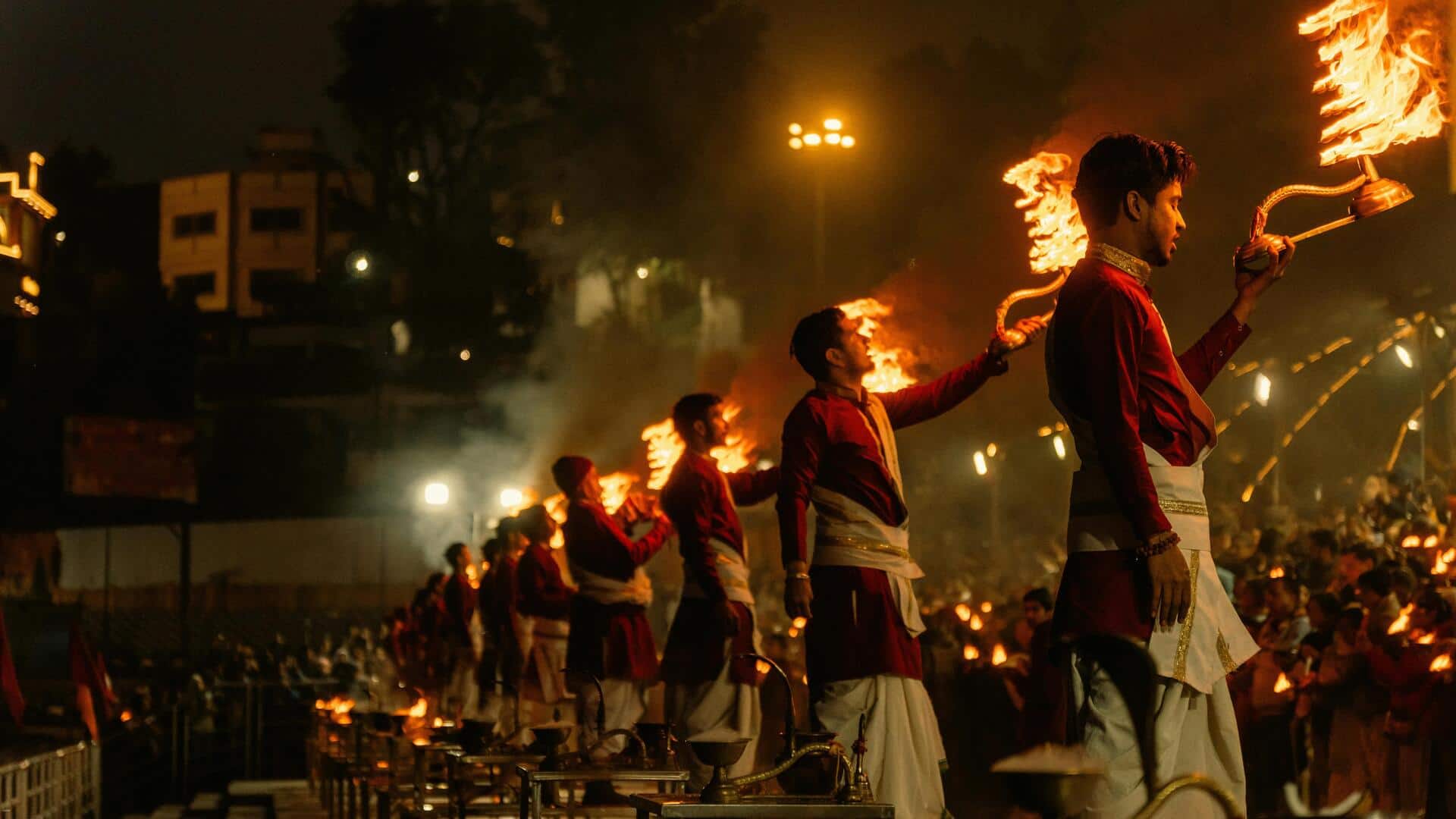 भारत की ये जगहें बिखेरती हैं गंगा आरती का असली जादू, एक बार जरूर जाएं