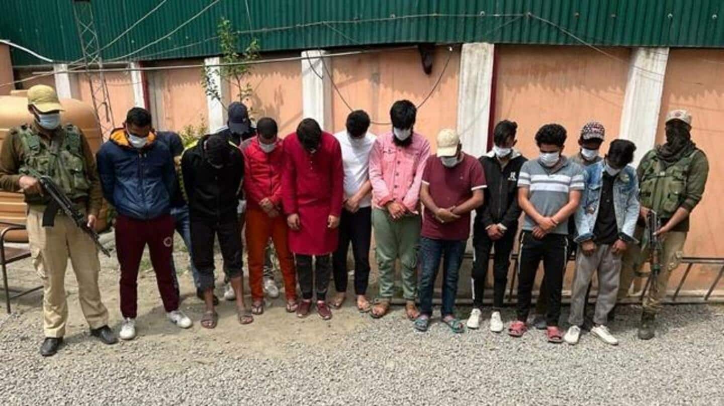 कश्मीर: श्रीनगर की जामिया मस्जिद में "देश विरोधी" नारेबाजी के आरोप में 13 गिरफ्तार