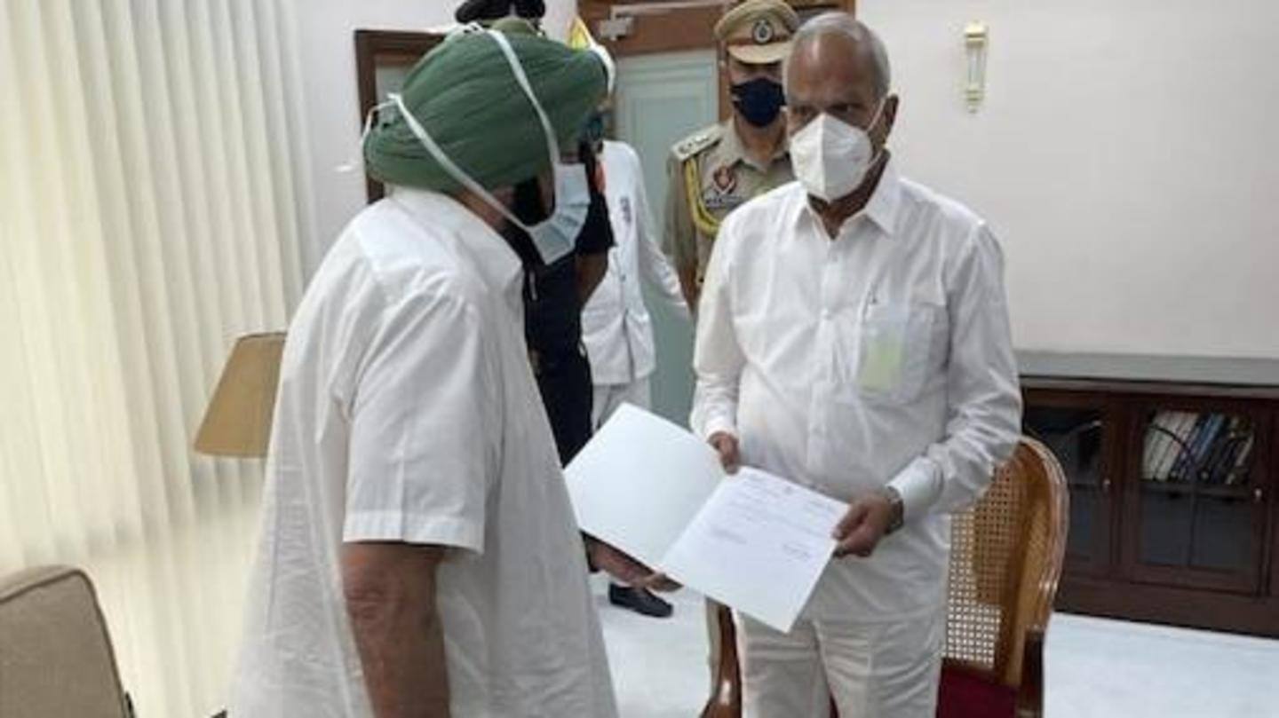 अमरिंदर सिंह ने राज्यपाल को सौंपा इस्तीफा अमरिंदर सिंह ने राज्यपाल को सौंपा इस्तीफा