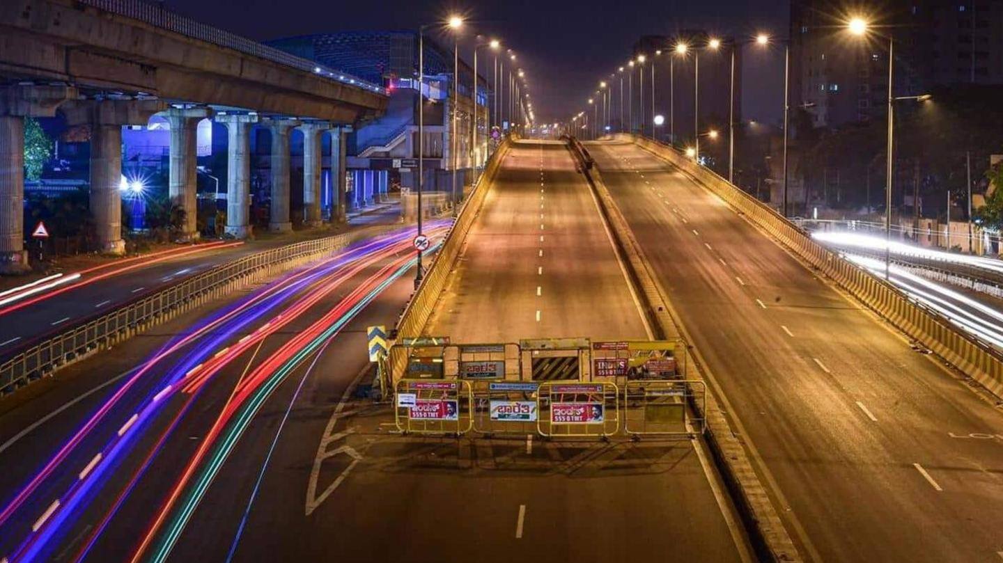 दिल्ली में लगी हुई हैं वीकेंड कर्फ्यू जैसी पाबंदियां दिल्ली में लगी हुई हैं वीकेंड कर्फ्यू जैसी पाबंदियां