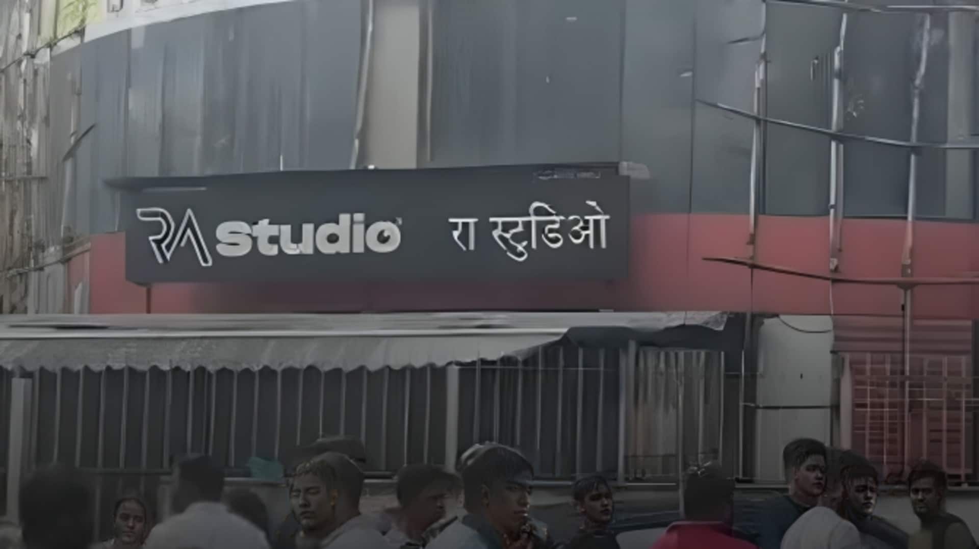 मुंबई के RA स्टूडियों में ऑडिशन देने पहुंचे 17 बच्चे बंधक बनाए गए, पुलिस ने छुड़ाया   मुंबई के RA स्टूडियों में ऑडिशन देने पहुंचे 17 बच्चे बंधक बनाए गए, पुलिस ने छुड़ाया