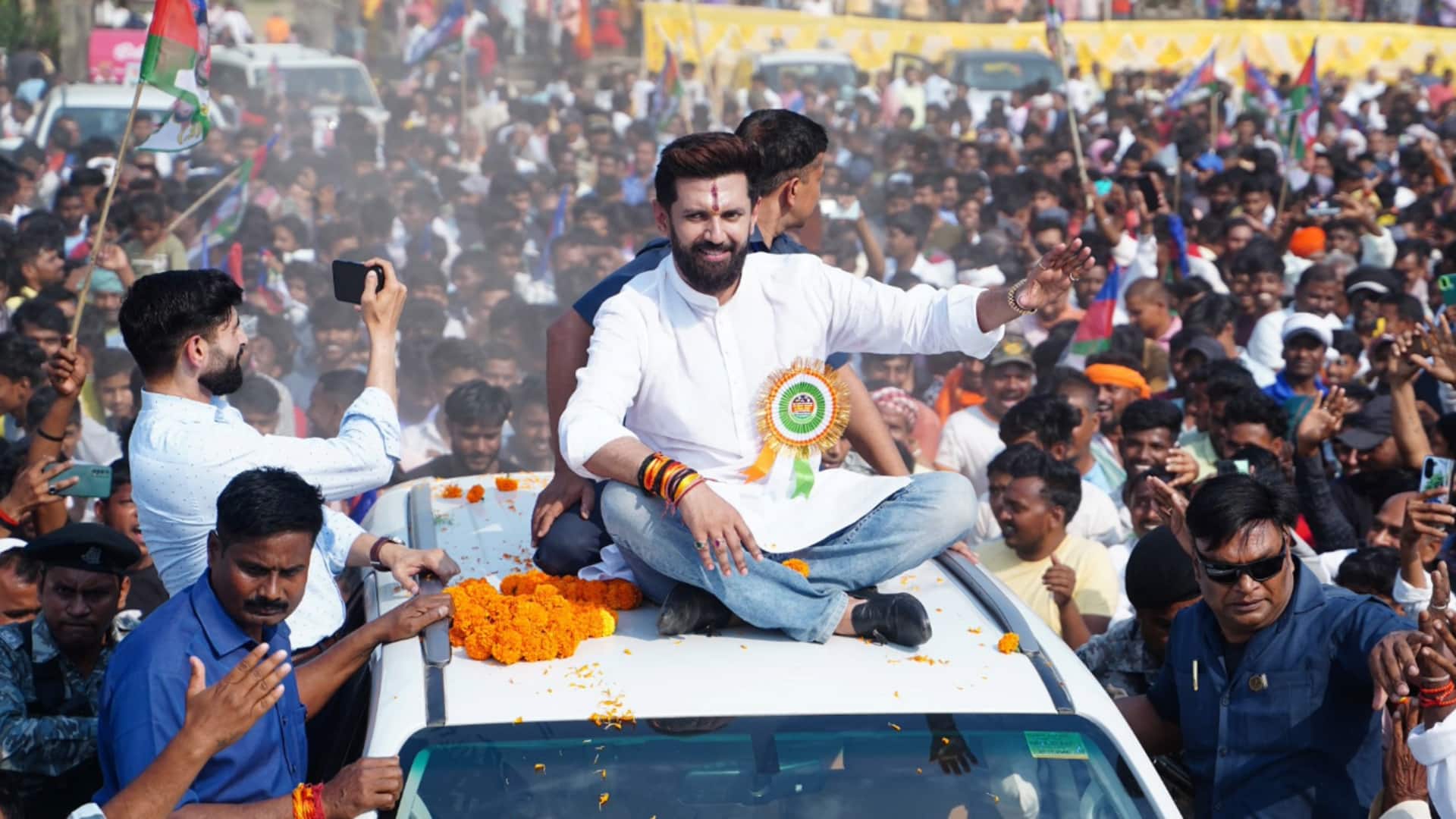 चिराग पासवान का बड़ा ऐलान, बोले- बिहार की सभी 243 सीटों पर लड़ूंगा चुनाव चिराग पासवान का बड़ा ऐलान, बोले- बिहार की सभी 243 सीटों पर लड़ूंगा चुनाव