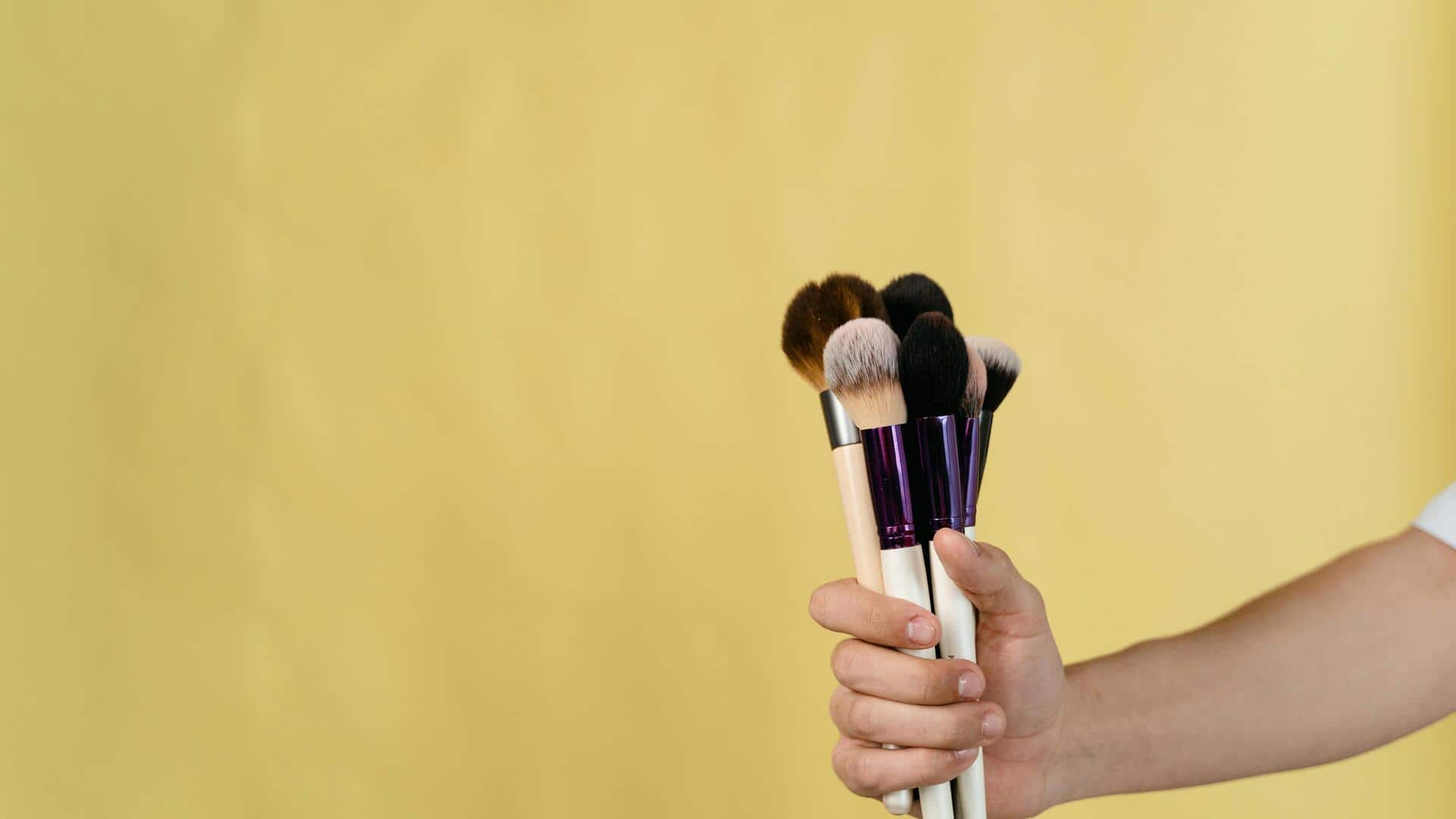 मेकअप ब्रश को साफ करना हो जाएगा आसान, बस न करें ये गलतियां