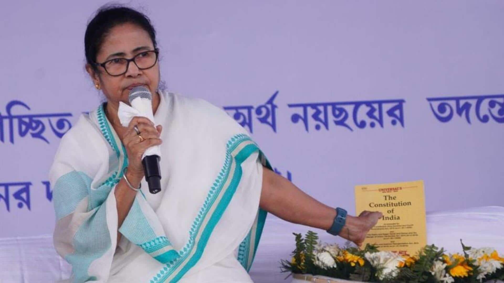 पश्चिम बंगाल: ममता बनर्जी ने दिखाई 'भाजपा वाशिंग मशीन'; काले कपड़े डाले, सफेद निकाले