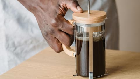 फ्रेंच प्रेस से बनती है बेहतरीन कॉफी, जानिए इसे इस्तेमाल करने का सही तरीका