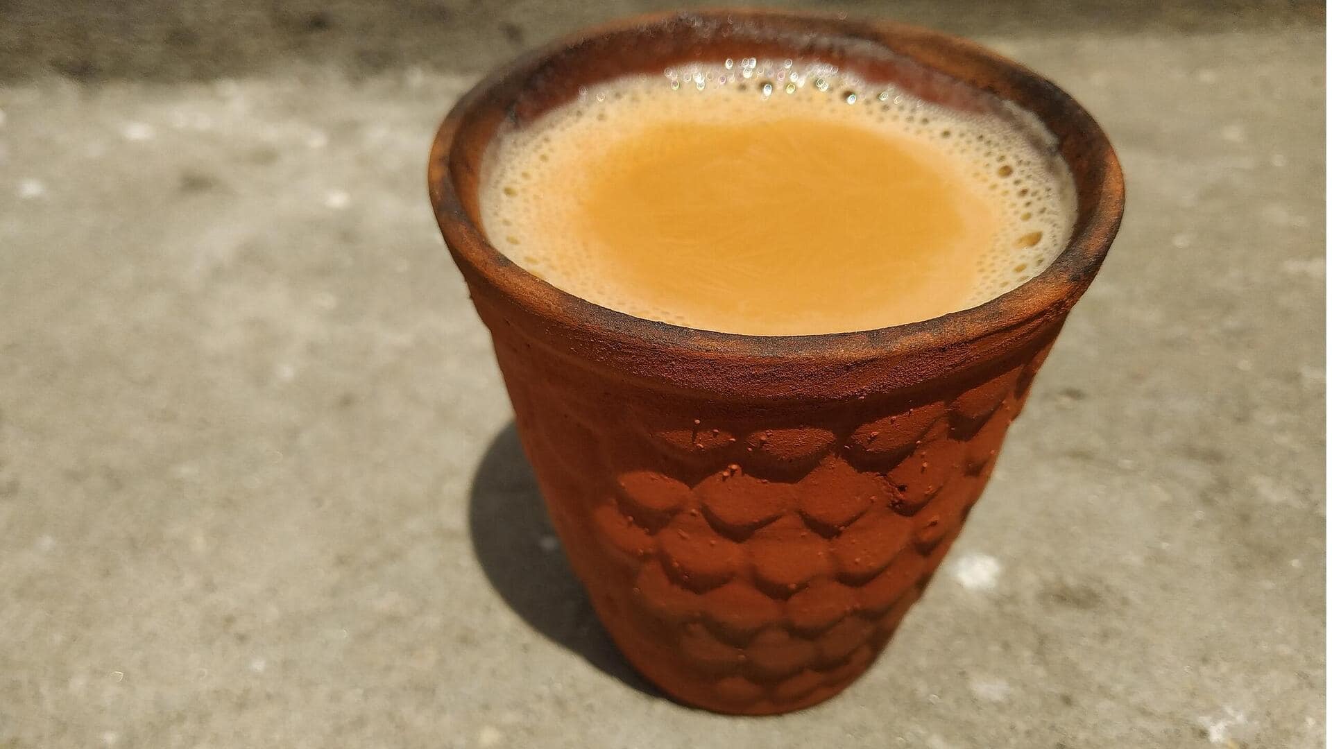 सुबह खाली पेट चाय पीने से हो सकते हैं ये नुकसान, न करें गलती