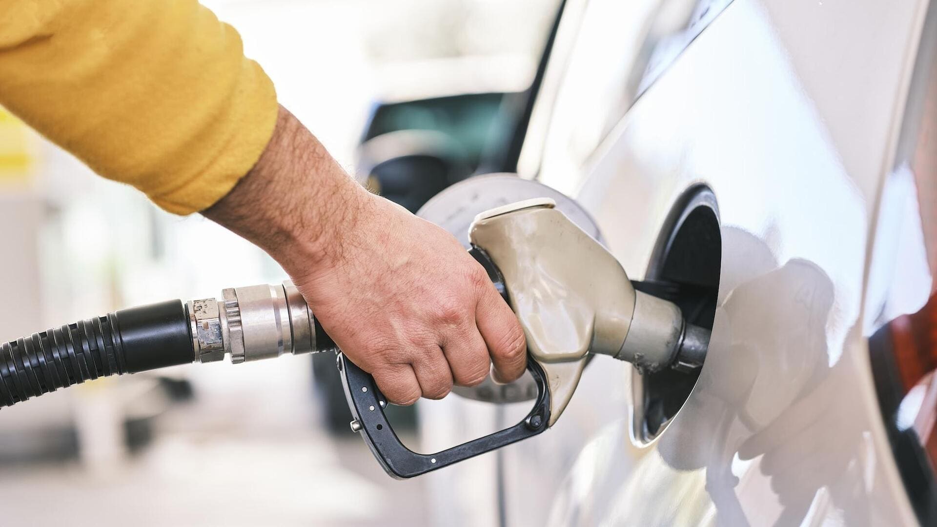 पेट्रोल-डीजल की कीमतें: पेट्रोलियम कंपनियों ने जारी किए 2 जनवरी के दाम, जानिए कहां-कितने 