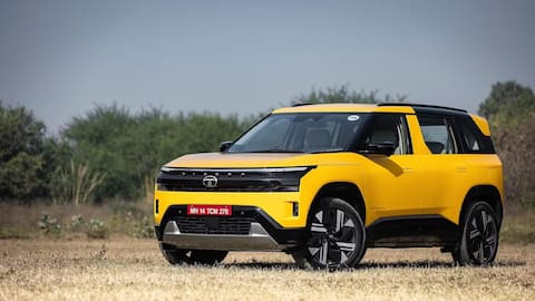 टाटा सिएरा के टाॅप वेरिएंट्स की कीमत घोषित, जानिए कितनी चुकानी होगी 