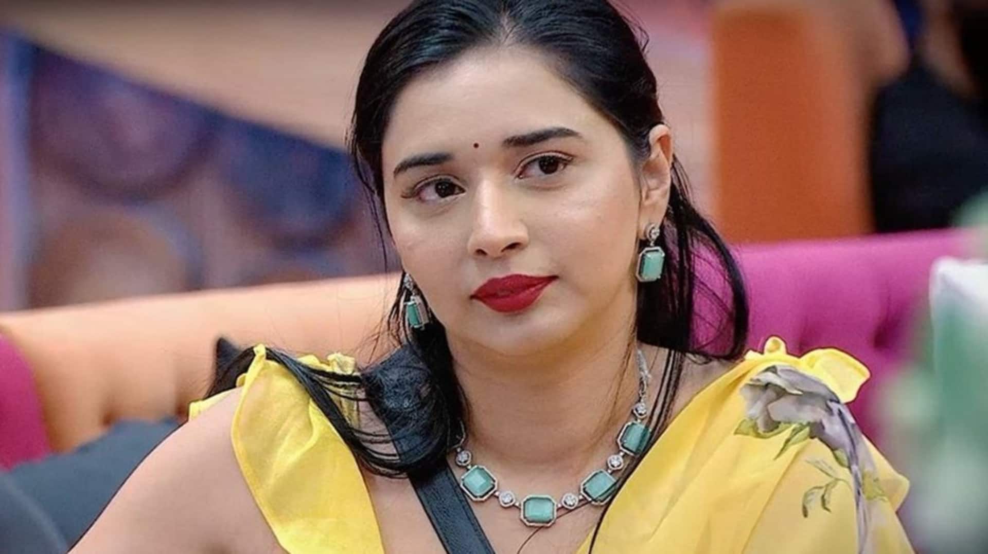 'बिग बॉस 19' की तान्या मित्तल पर FIR की मांग, इस वायरल वीडियो ने खोली पोल 'बिग बॉस 19' की तान्या मित्तल पर FIR की मांग, इस वायरल वीडियो ने खोली पोल