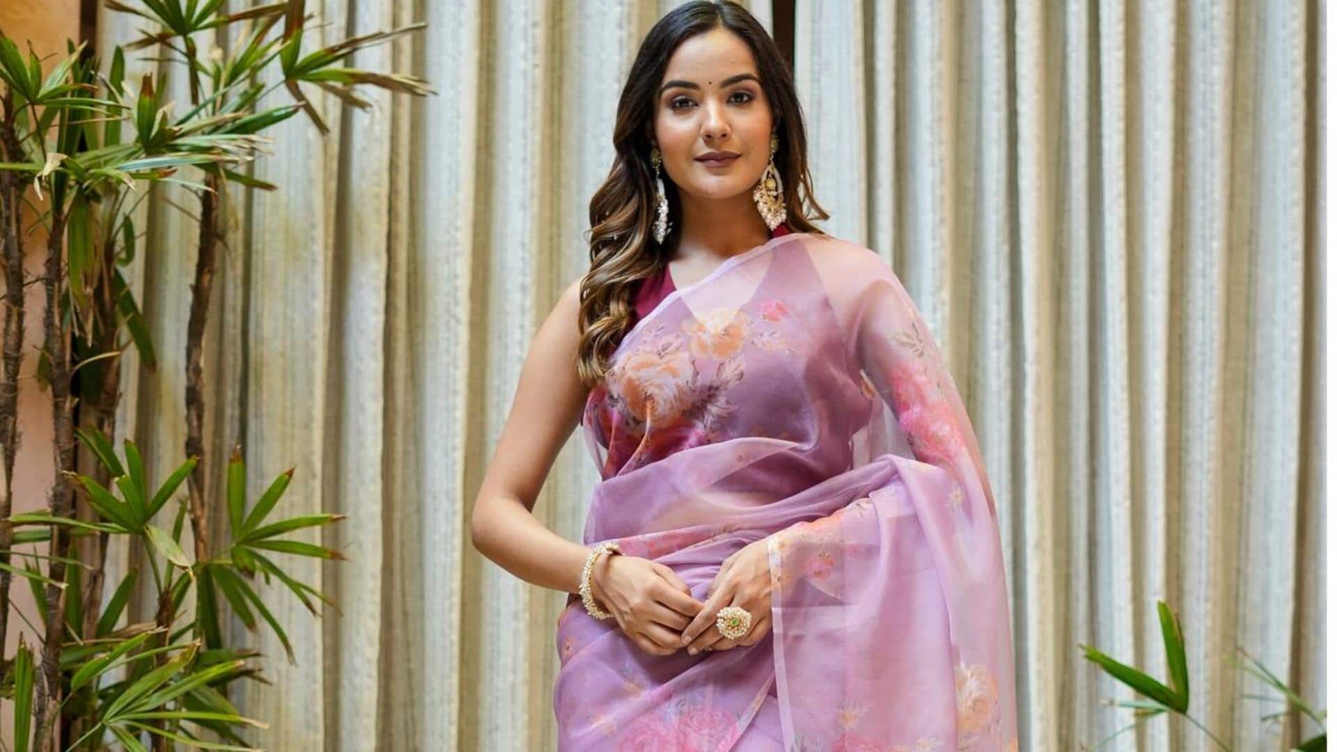 ऑर्गेंजा साड़ी को इस तरह से स्टाइल करें, हर कोई देगा तारीफ ऑर्गेंजा साड़ी को इस तरह से स्टाइल करें, हर कोई देगा तारीफ