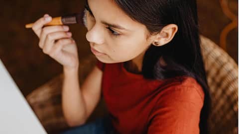 लू के दौरान भी पसीने से नहीं बहेगा आपका मेकअप, बस अपना लें ये 5 सुझाव