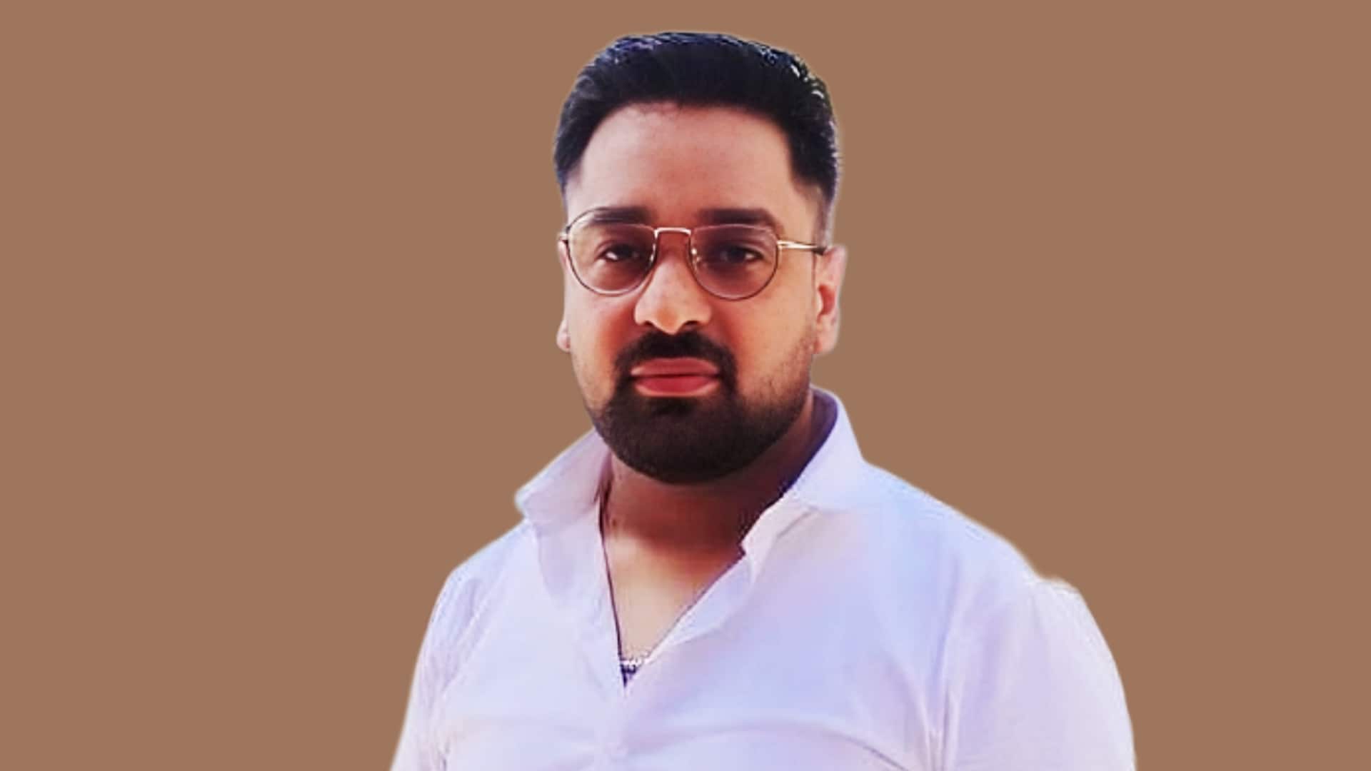 उत्तर प्रदेश: गाजियबाद में FIR दर्ज कराने पहुंचे युवक को थाने के बाहर कई गोलियां मारी उत्तर प्रदेश: गाजियबाद में FIR दर्ज कराने पहुंचे युवक को थाने के बाहर कई गोलियां मारी