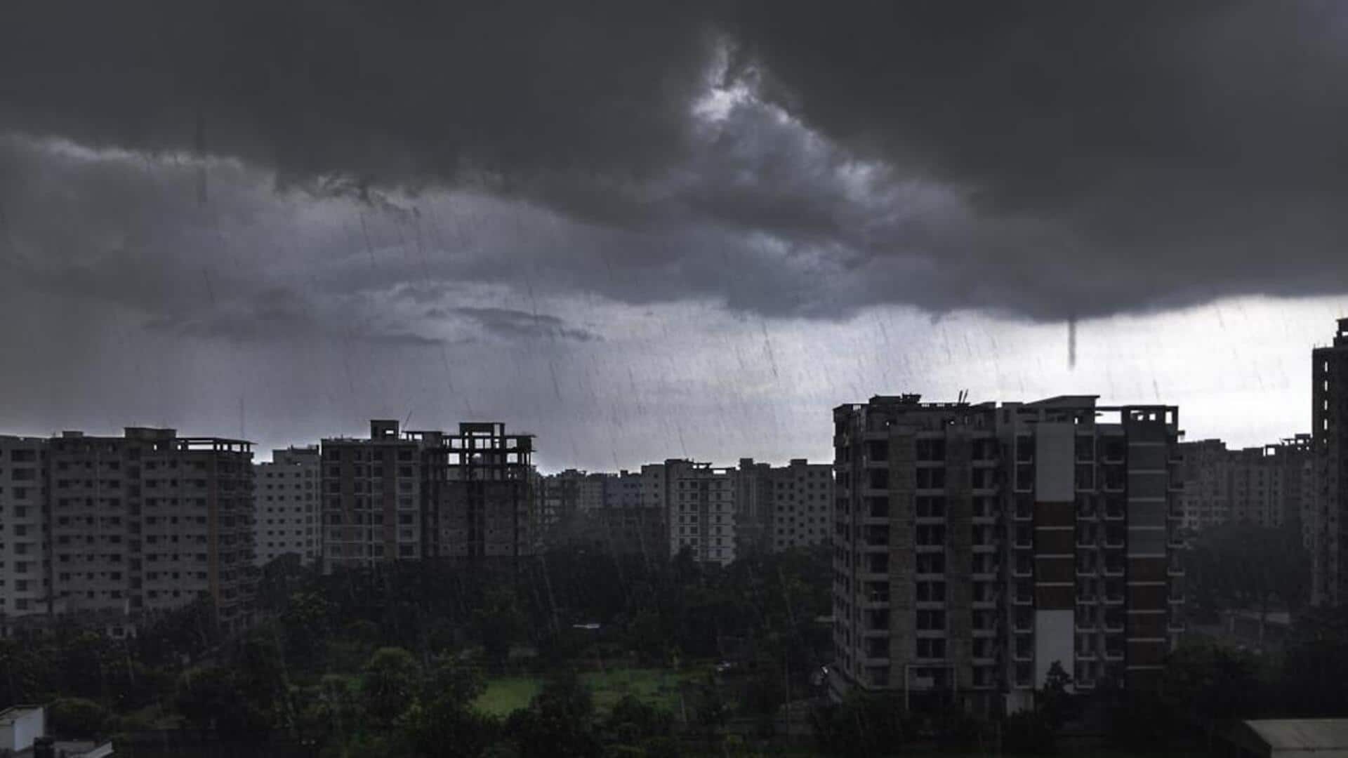 बंगाल की खाड़ी में बन रहा चक्रवाती तूफान, कई राज्यों में भारी बारिश का अलर्ट 