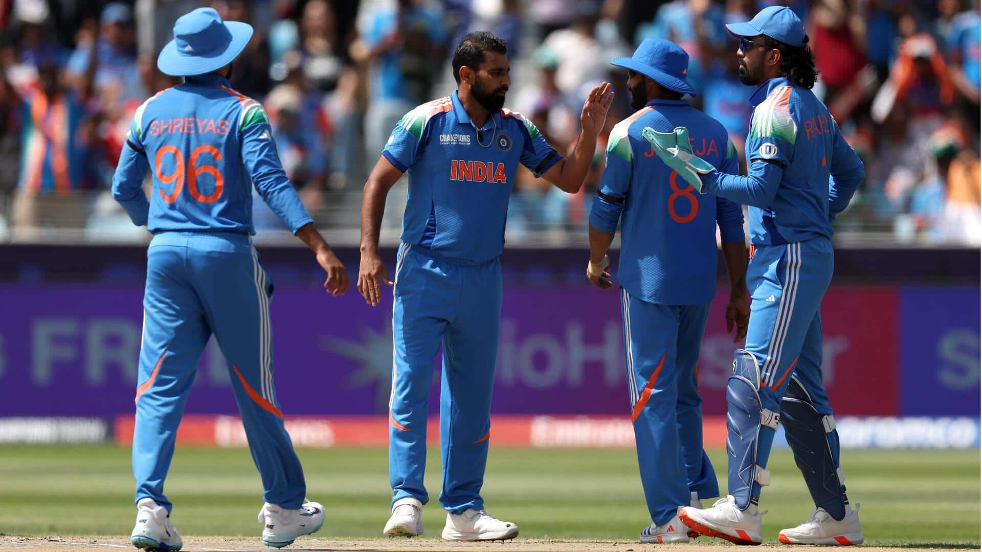 भारतीय टीम की जर्सी पर नाम लिखने के लिए लगेंगे ज्यादा रुपये, BCCI ने बढ़ाई कीमत भारतीय टीम की जर्सी पर नाम लिखने के लिए लगेंगे ज्यादा रुपये, BCCI ने बढ़ाई कीमत