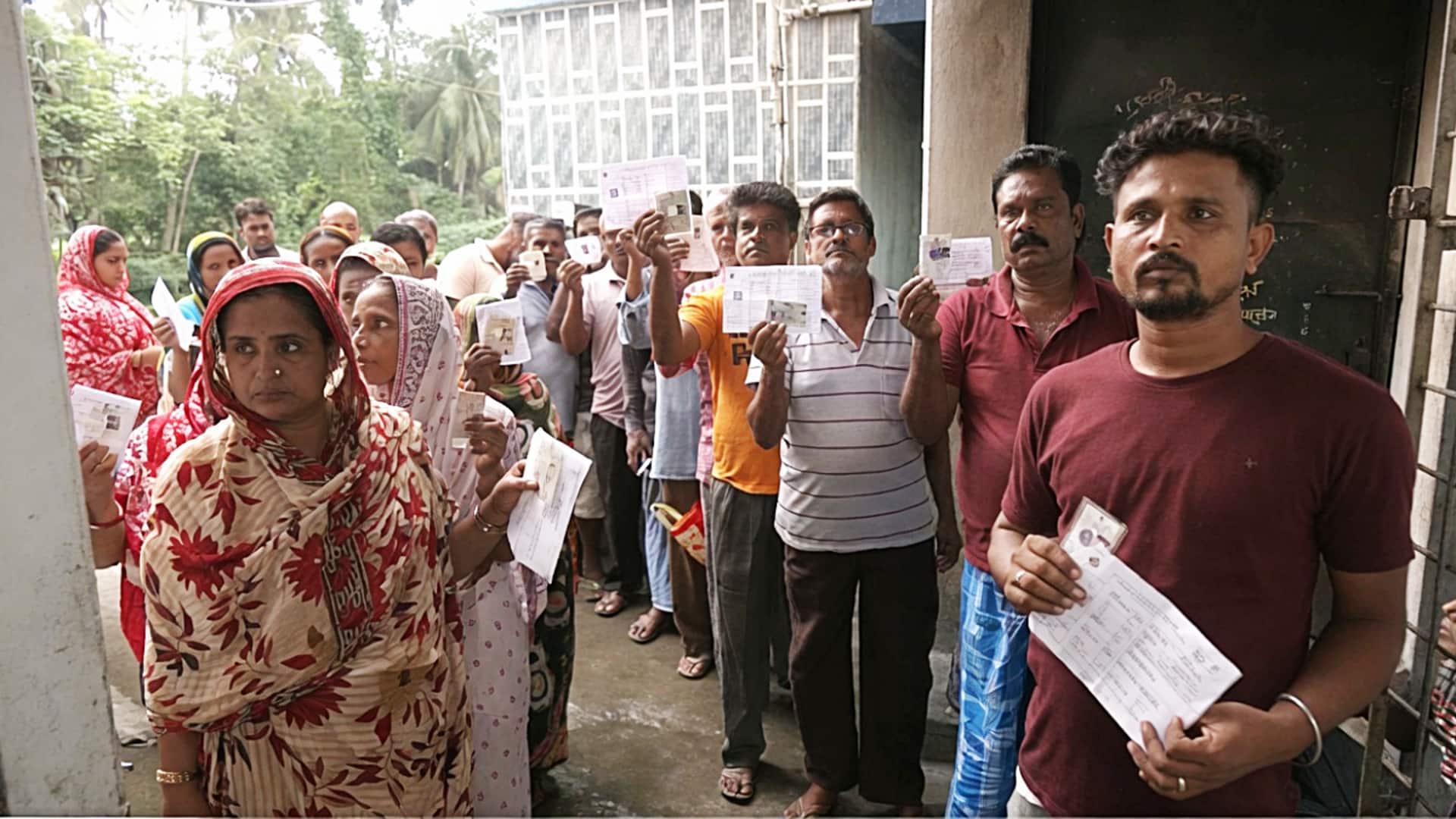 पश्चिम बंगाल की फाल्टा सीट पर मतदान जारी, TMC उम्मीदवार के पीछे हटने से मुकाबला कड़ा