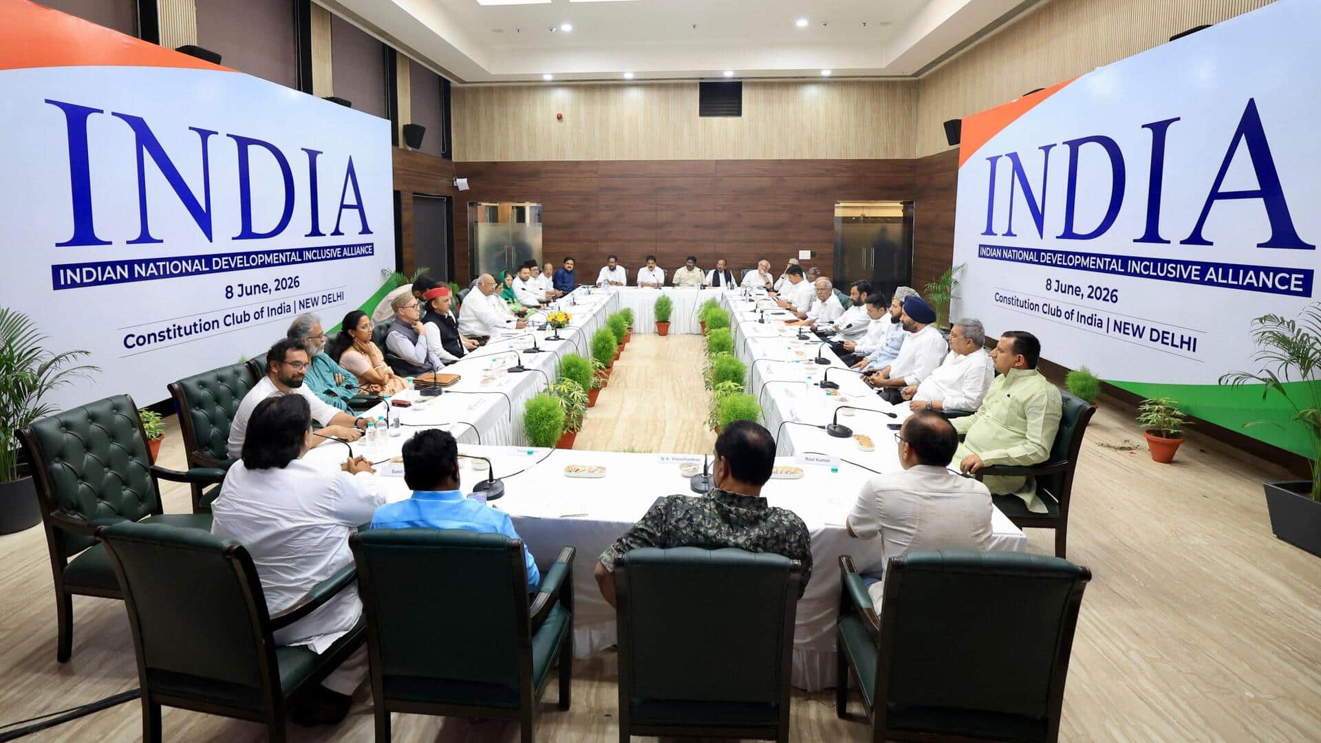 दिल्ली में INDIA गठबंधन की बैठक शुरू; SIR-महंगाई और गिरती अर्थव्यवस्था का मुद्दा उठा, AAP-DMK गायब