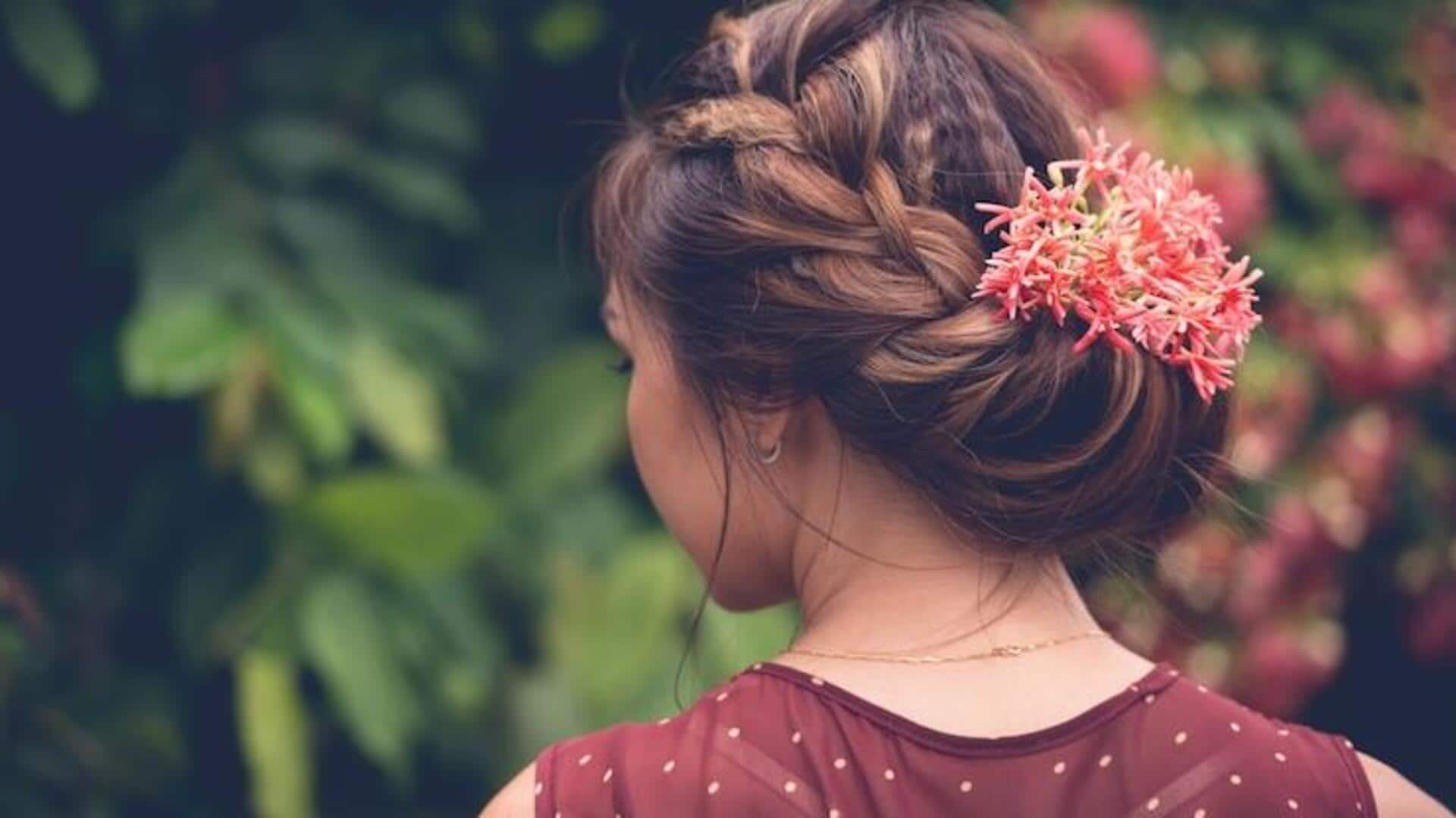 अनारकली सूट के साथ इन 5 हेयरस्टाइल को आजमाएं, लगेंगी बेहद खूबसूरत अनारकली सूट के साथ इन 5 हेयरस्टाइल को आजमाएं, लगेंगी बेहद खूबसूरत