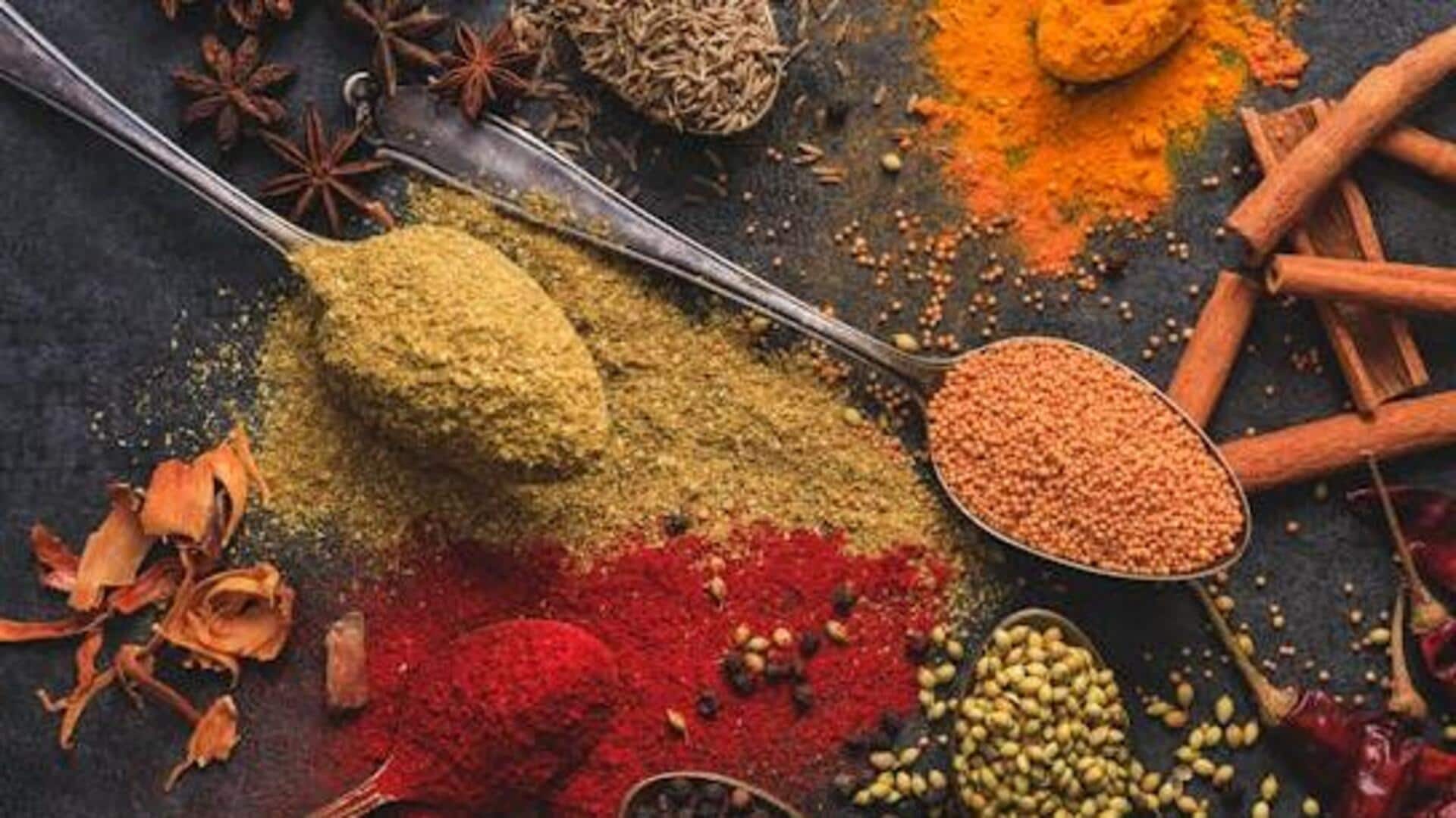 मसाले के डिब्बे में बनाकर रखें ये 5 मसाले, खाना बनाना हो जाएगा आसान मसाले के डिब्बे में बनाकर रखें ये 5 मसाले, खाना बनाना हो जाएगा आसान